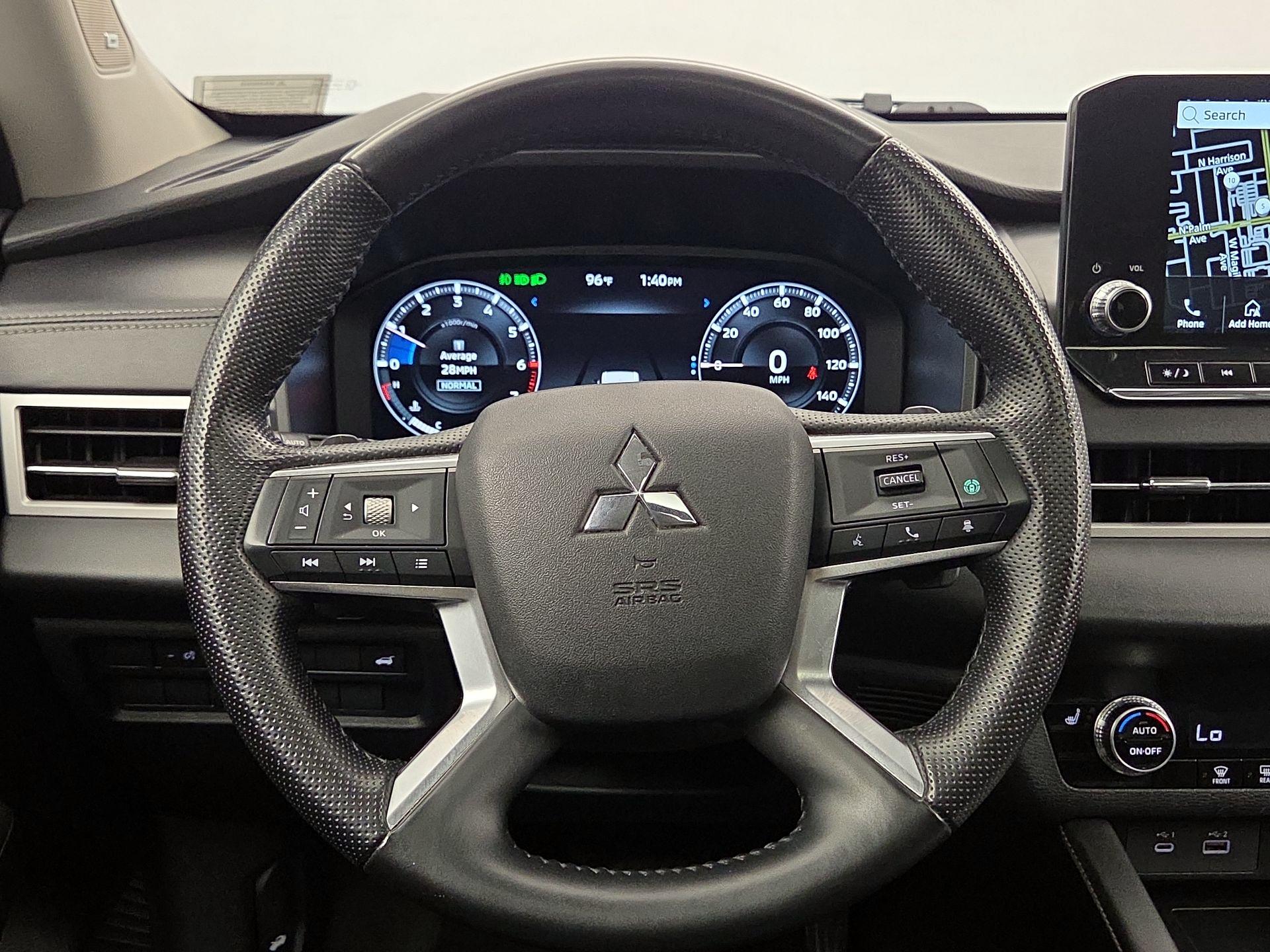 Thumbnail: 2024 Mitsubishi Outlander - 10