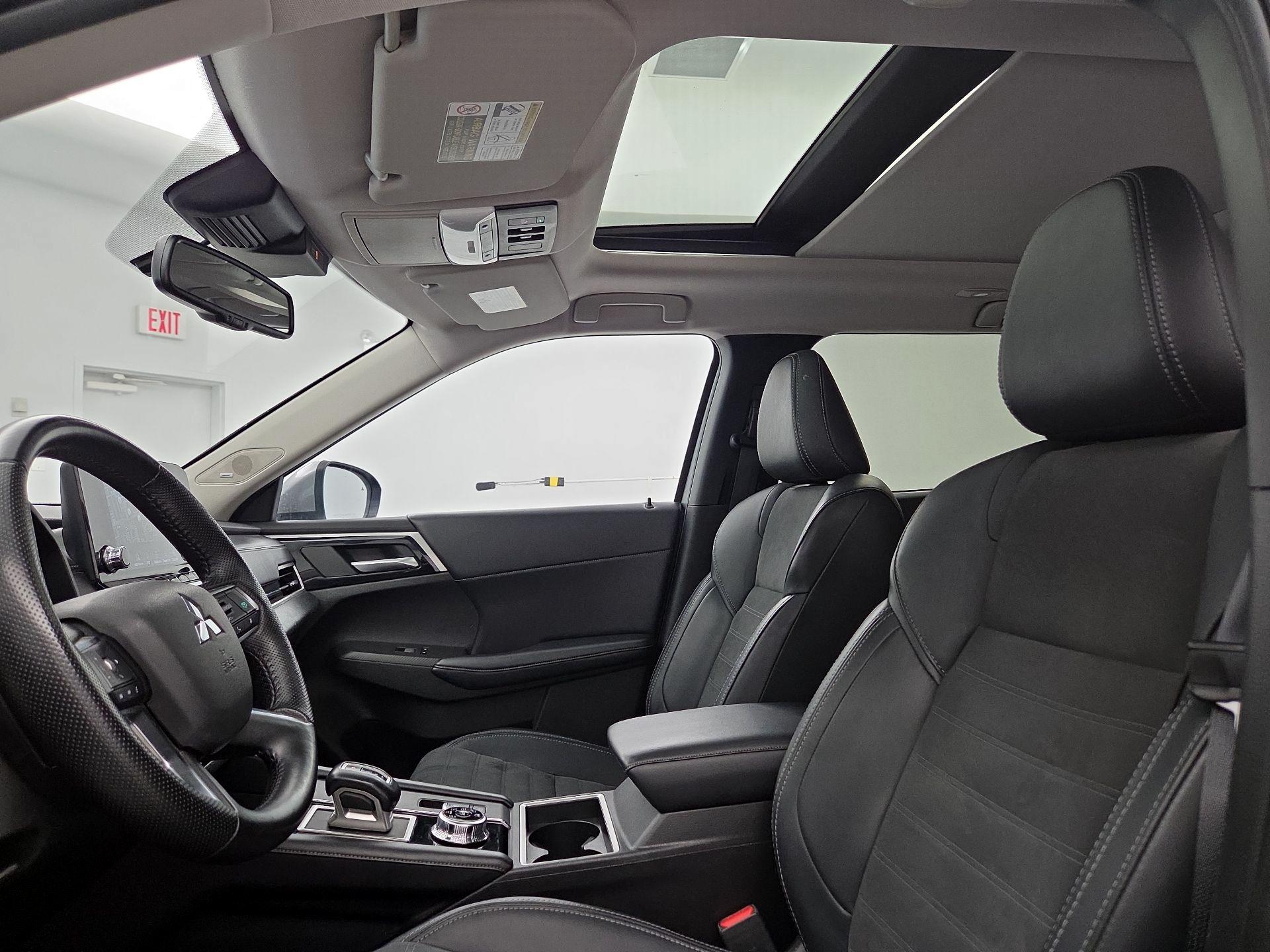 Thumbnail: 2024 Mitsubishi Outlander - 20