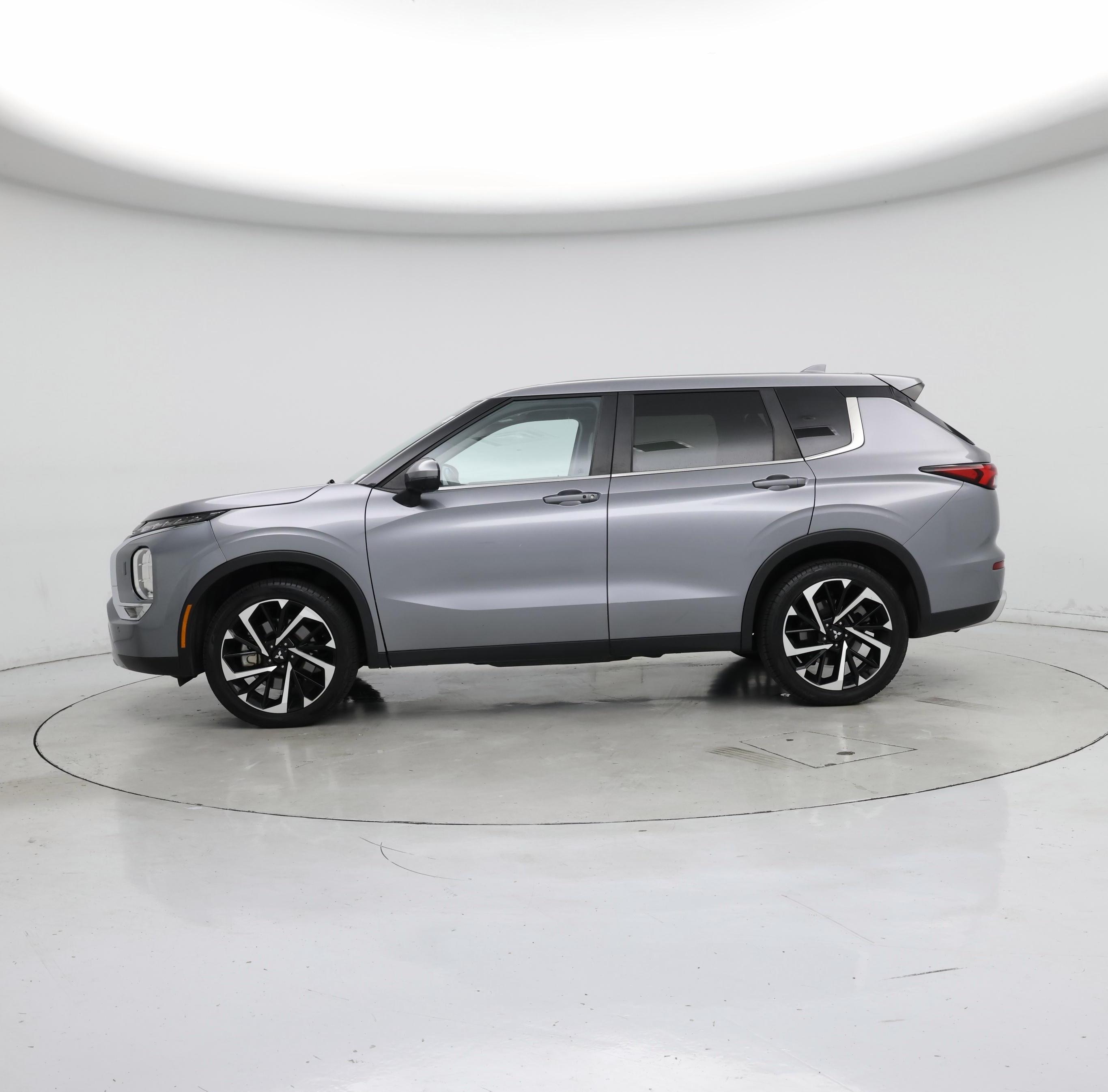 Thumbnail: 2024 Mitsubishi Outlander - 3