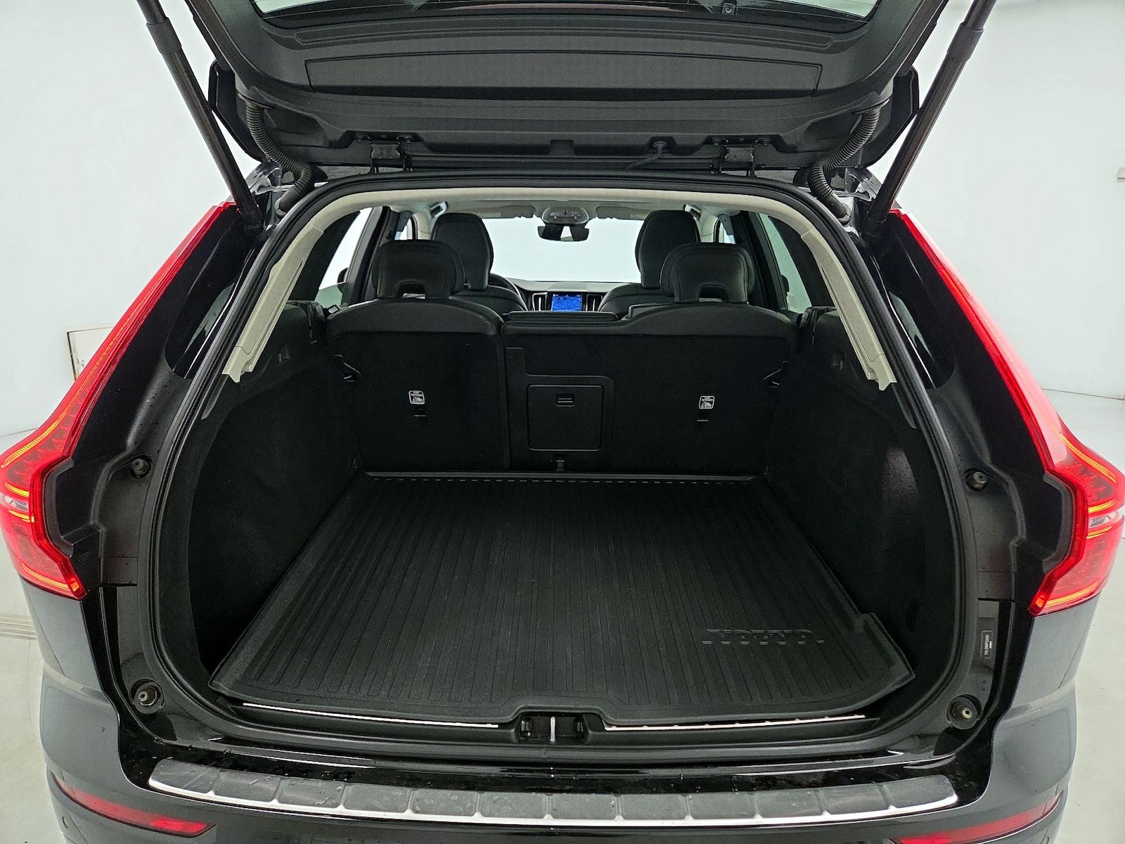 2023 Volvo XC60 Plus - Photo 22