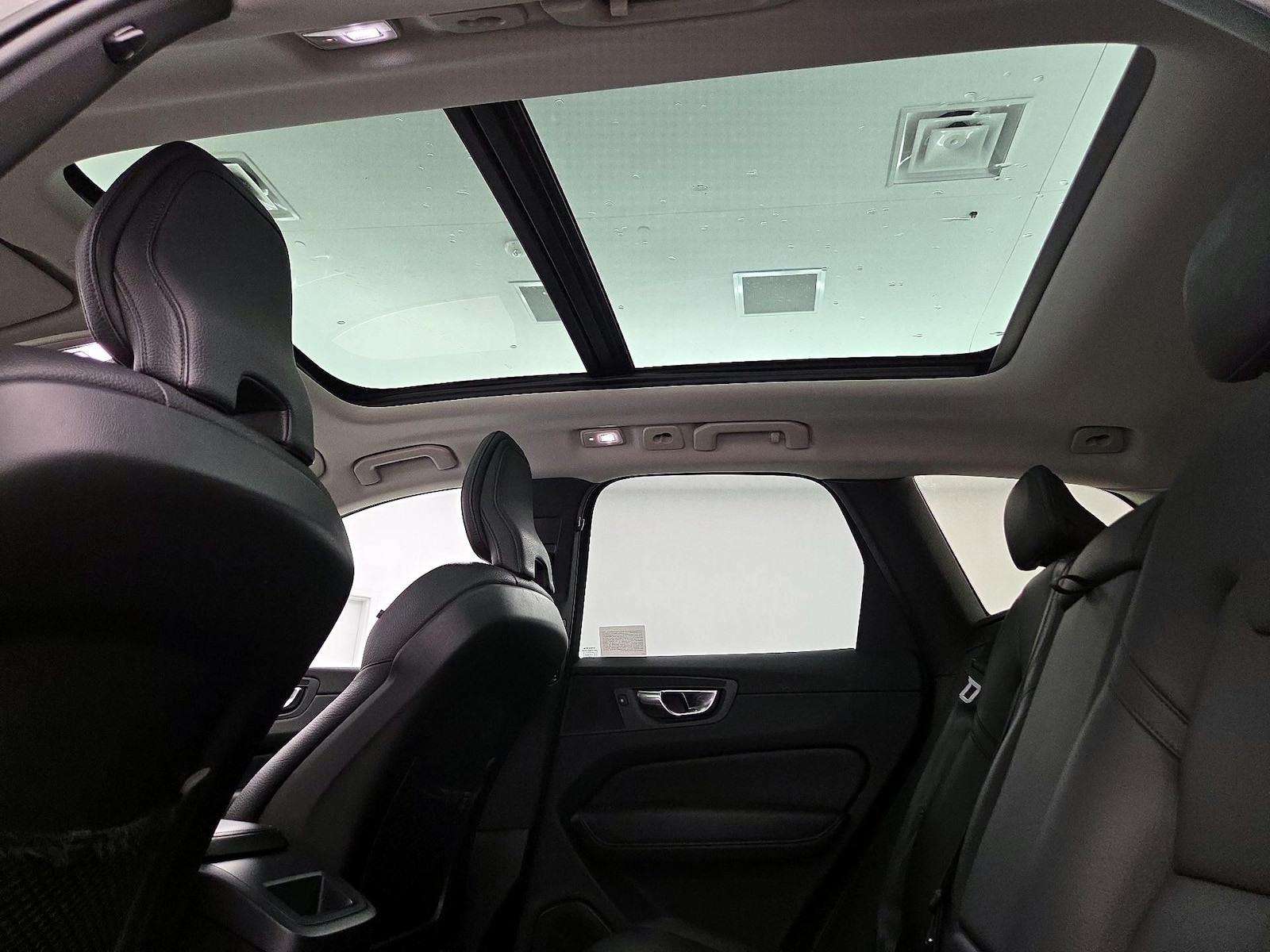 2023 Volvo XC60 Plus - Photo 24