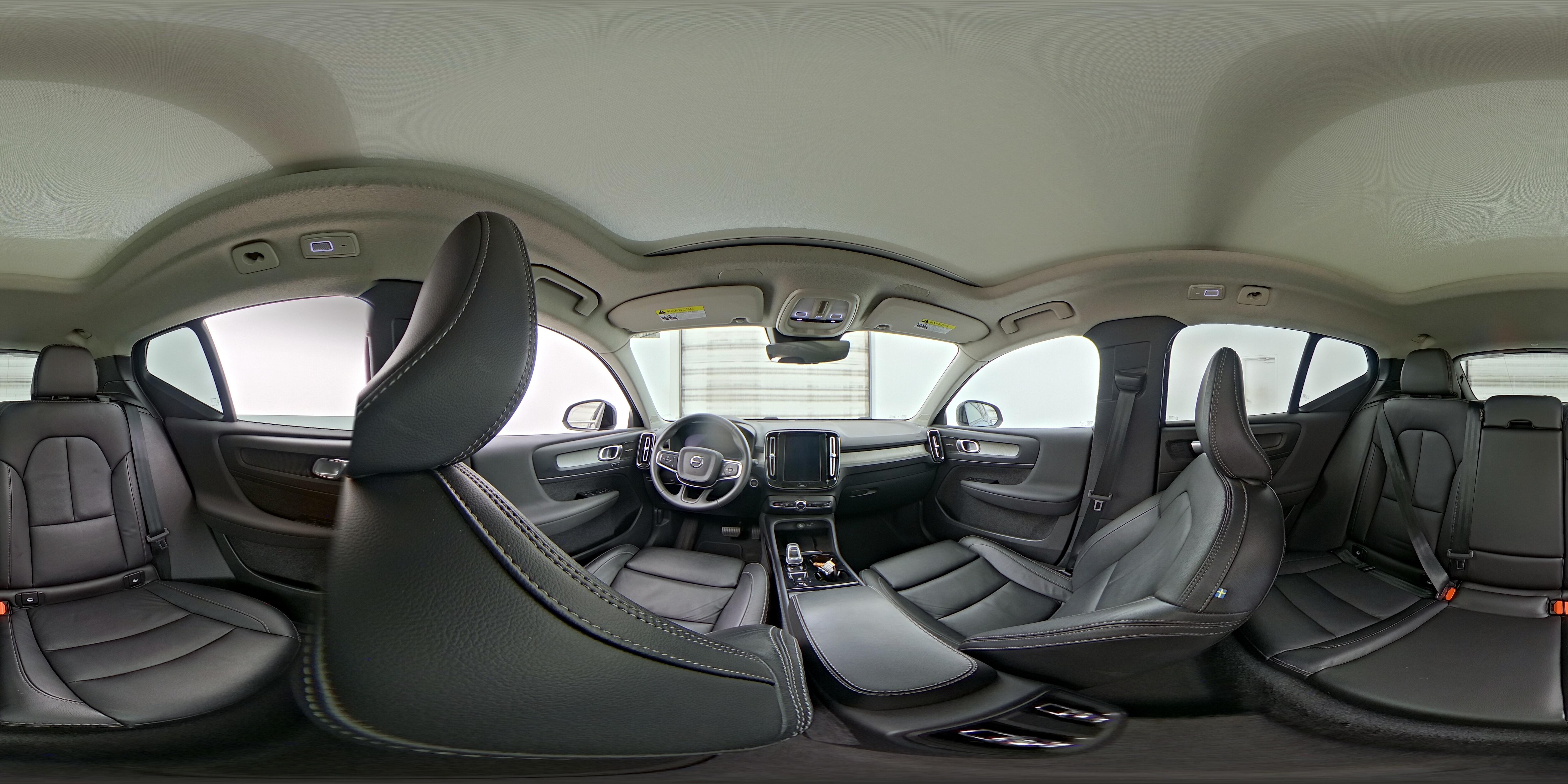 2024 Volvo XC40 Plus - Photo 26