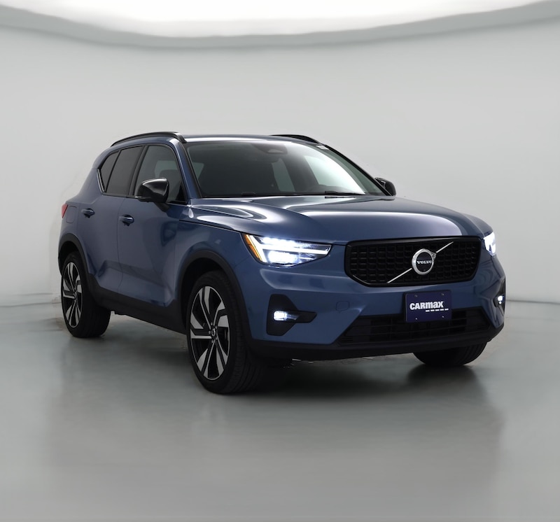 2024 Volvo XC40 B5 Plus Dark Theme