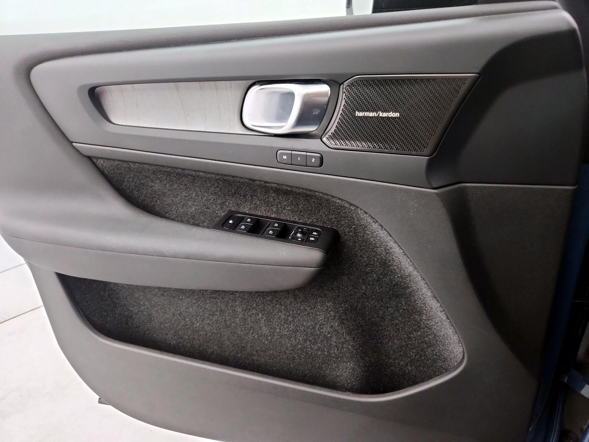 Thumbnail: 2024 Volvo XC40 - 12
