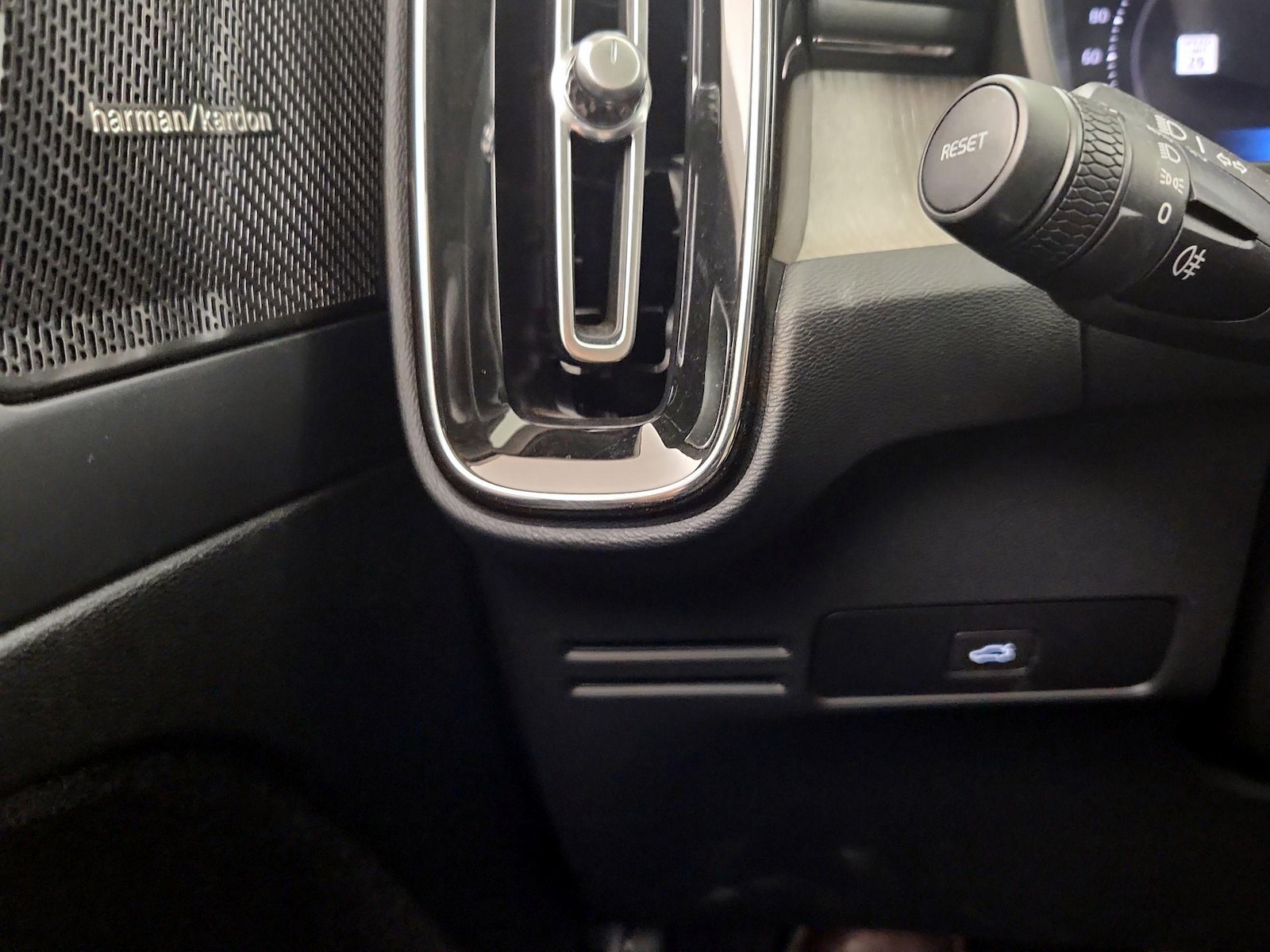 2024 Volvo XC40 Plus - Photo 14