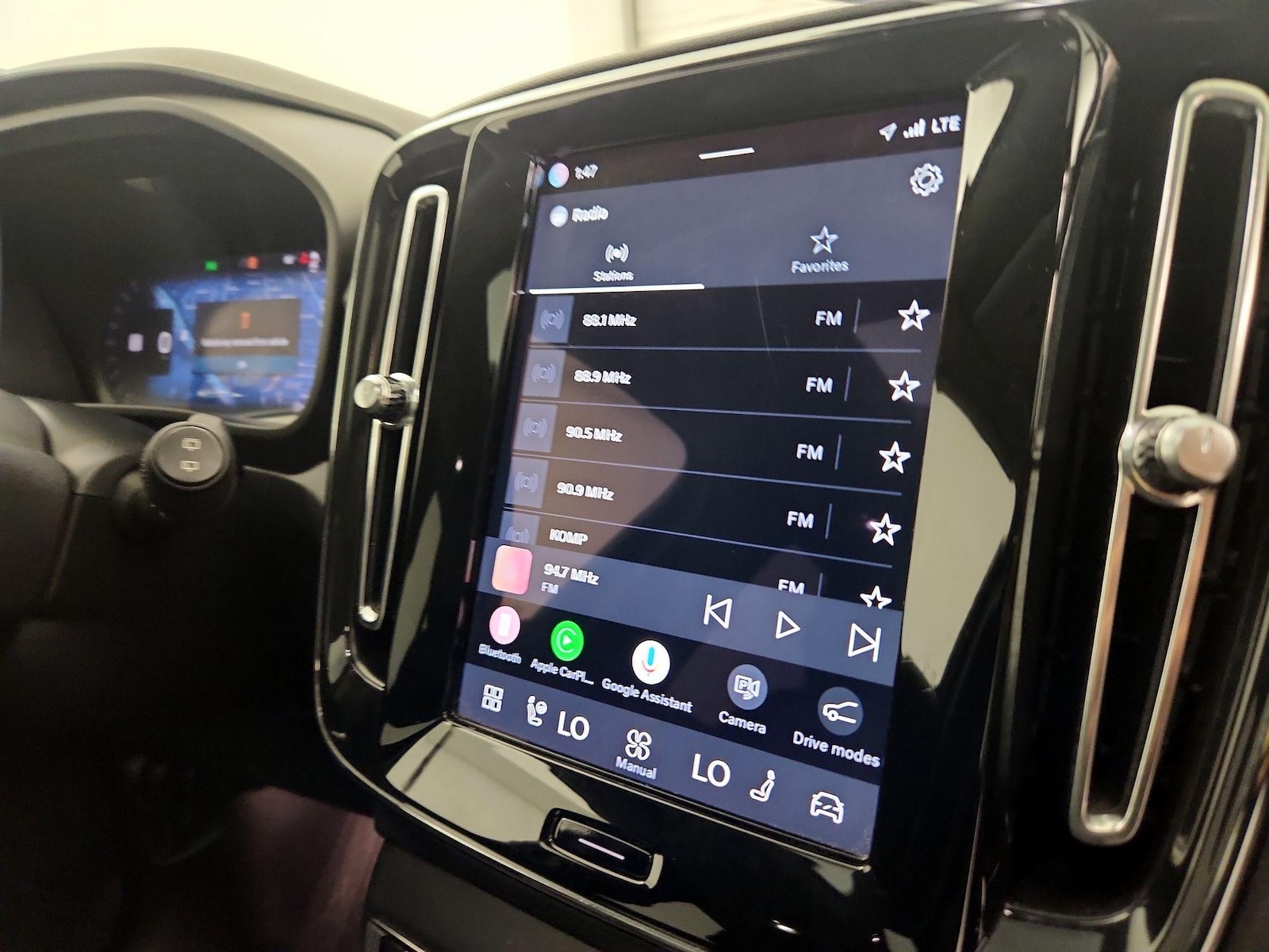 2024 Volvo XC40 Plus - Photo 16