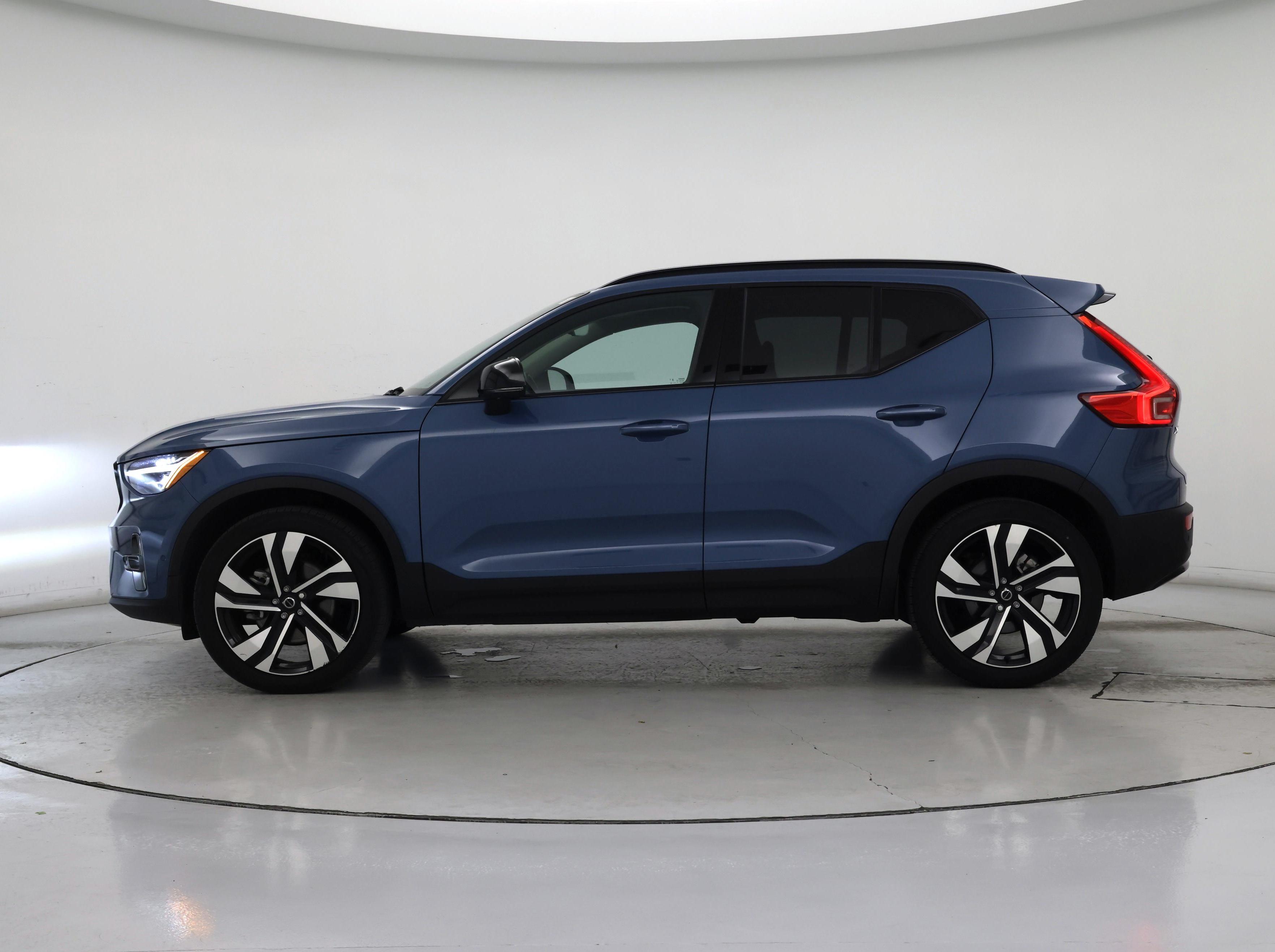 Thumbnail: 2024 Volvo XC40 - 3