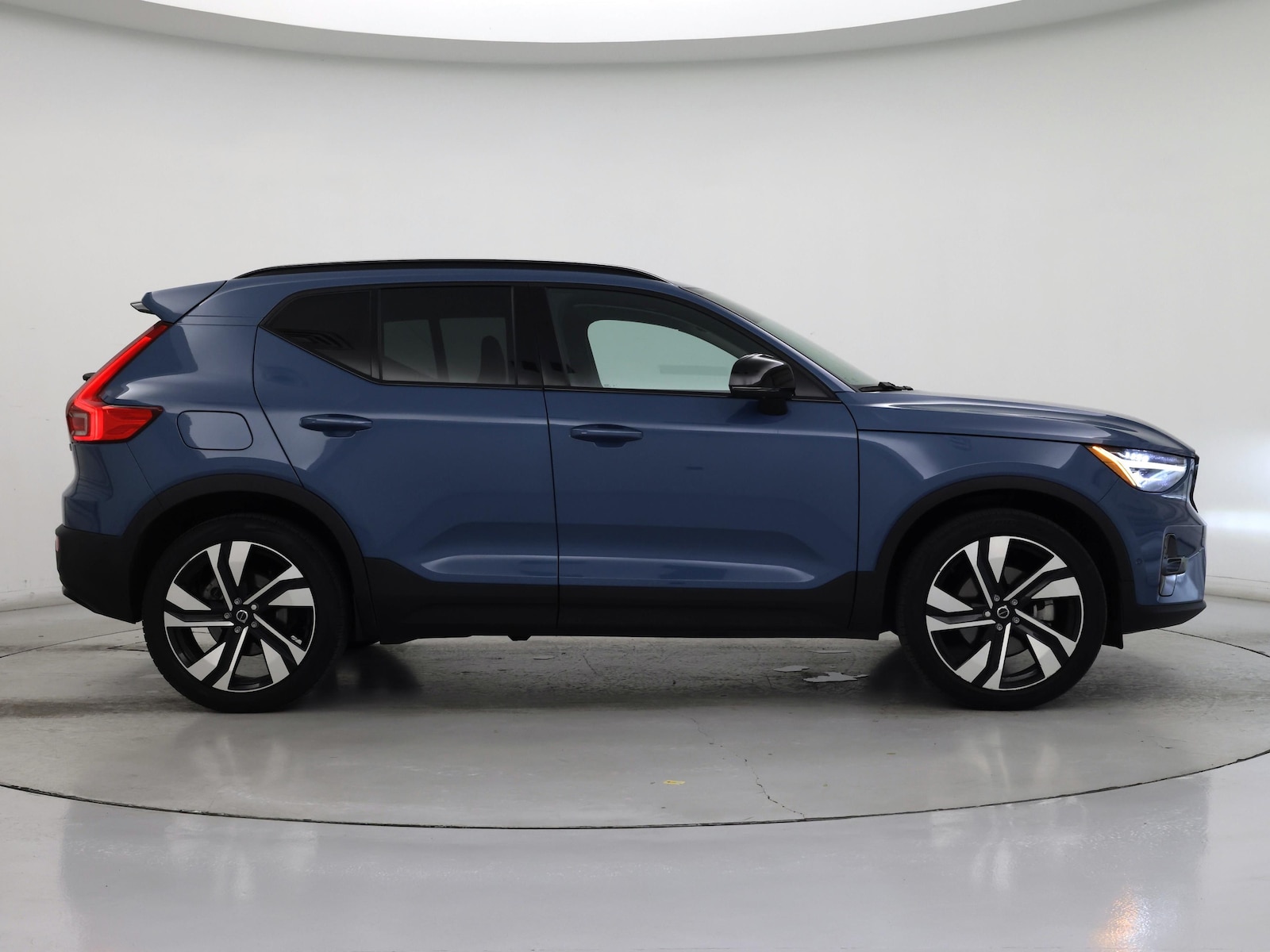 2024 Volvo XC40 Plus - Photo 8