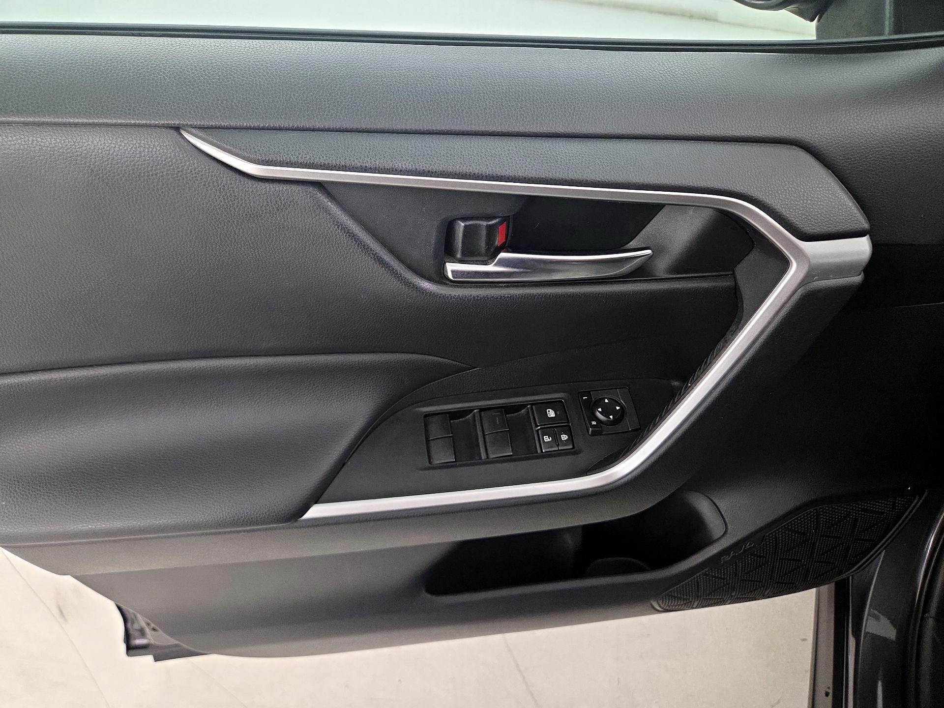 Thumbnail: 2019 Toyota RAV4 - 12