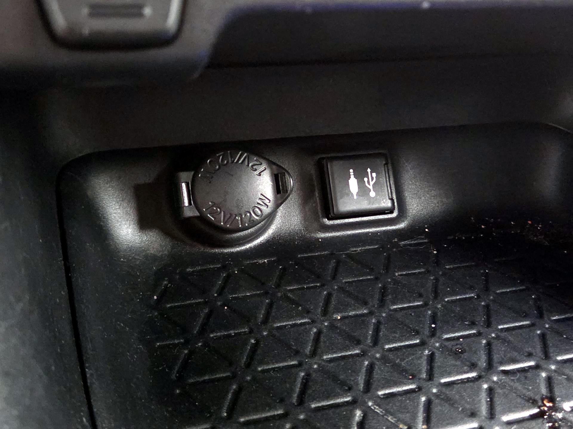 Thumbnail: 2019 Toyota RAV4 - 18
