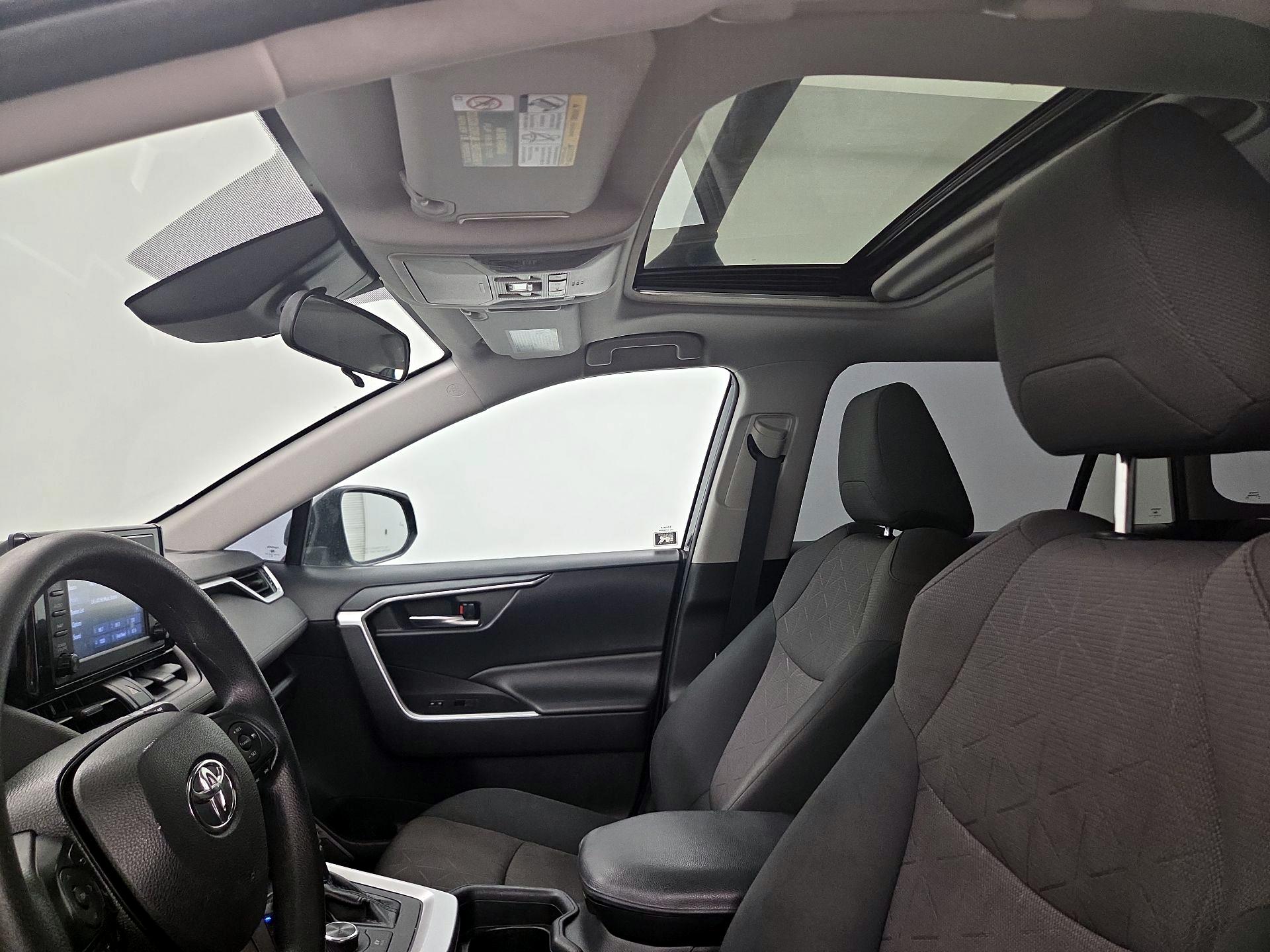Thumbnail: 2019 Toyota RAV4 - 19