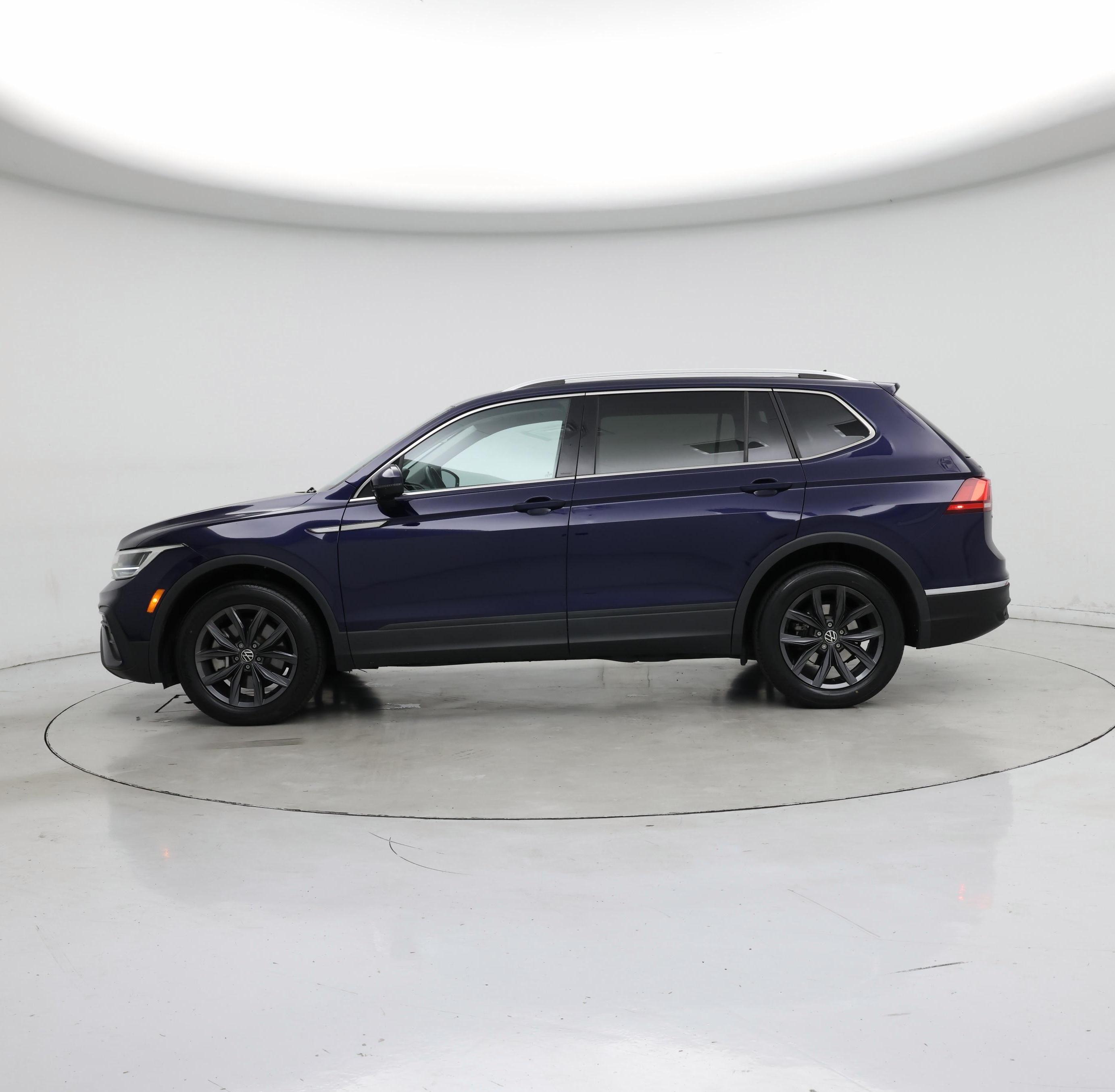 Thumbnail: 2023 Volkswagen Tiguan - 3