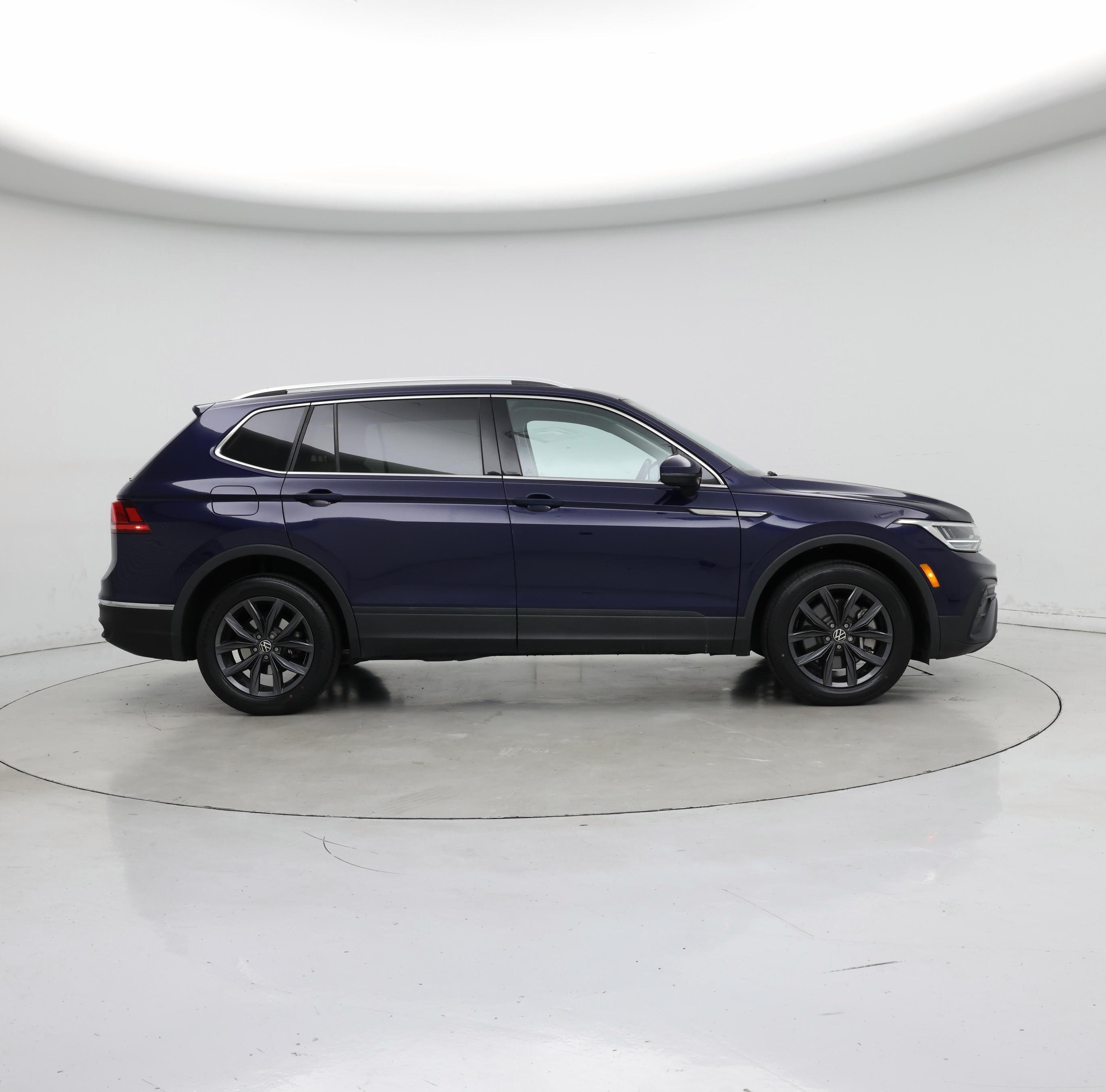 Thumbnail: 2023 Volkswagen Tiguan - 7