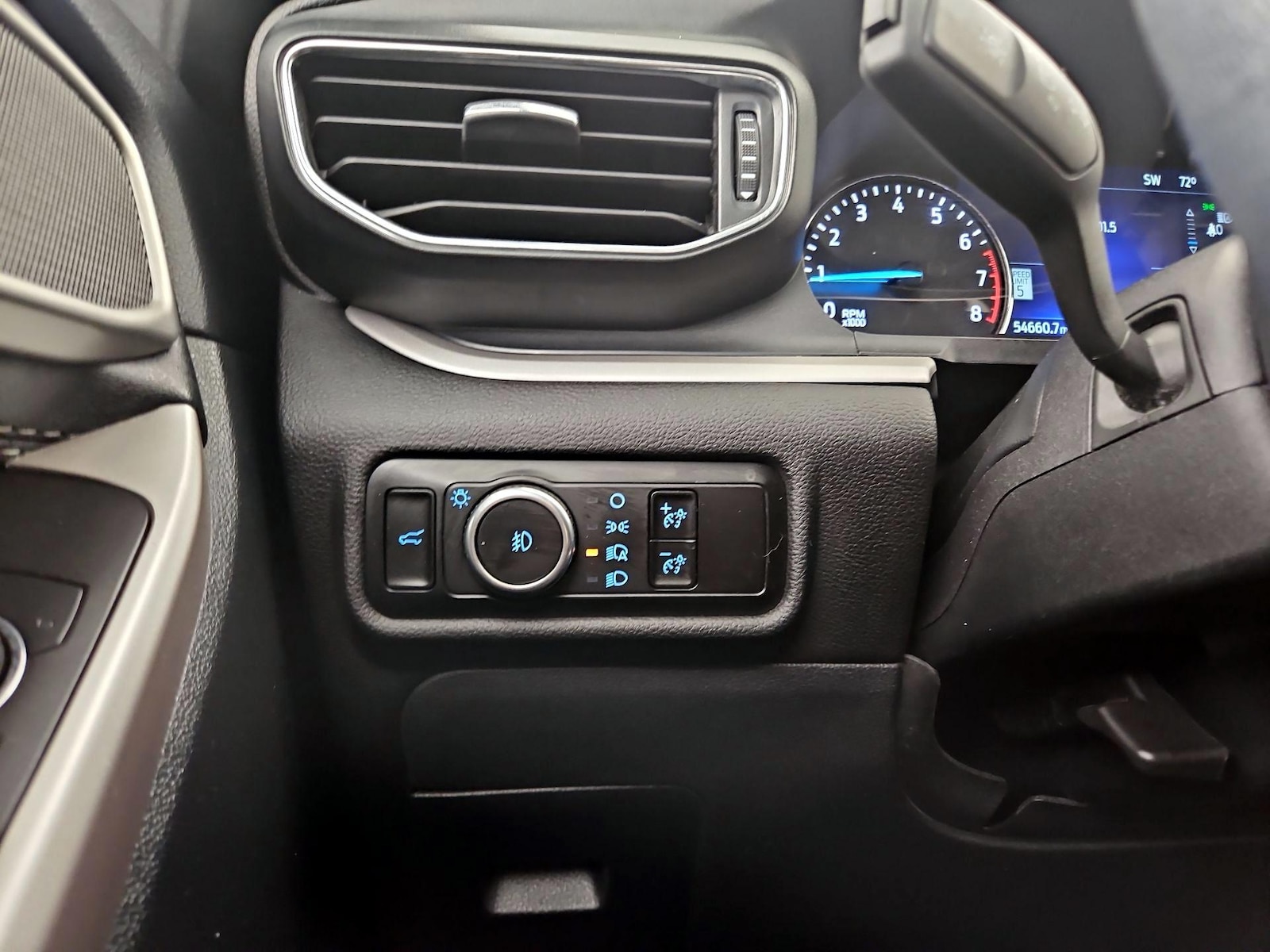 2023 Ford Explorer XLT - Photo 14