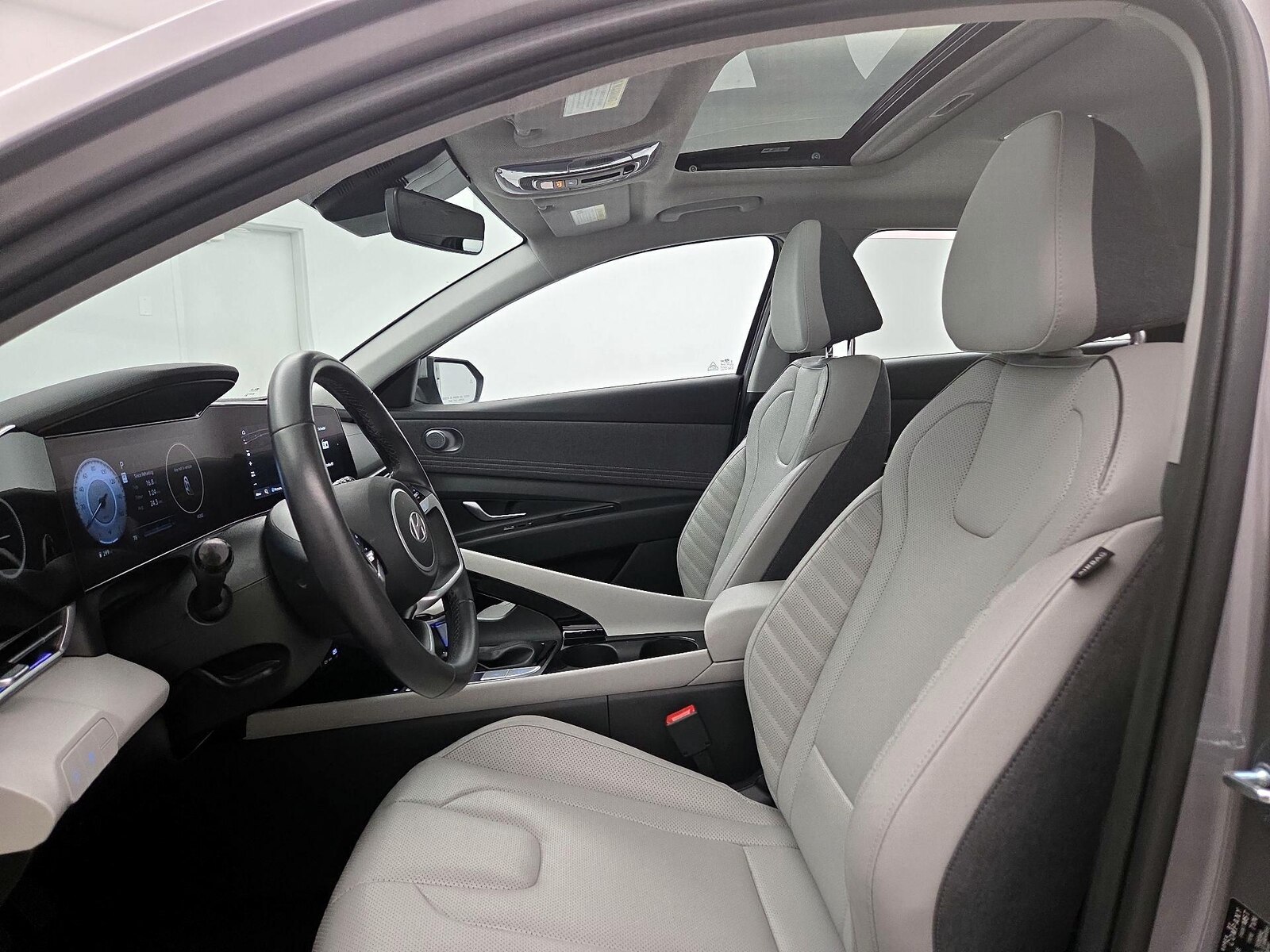 2025 Hyundai Elantra Limited - Photo 21