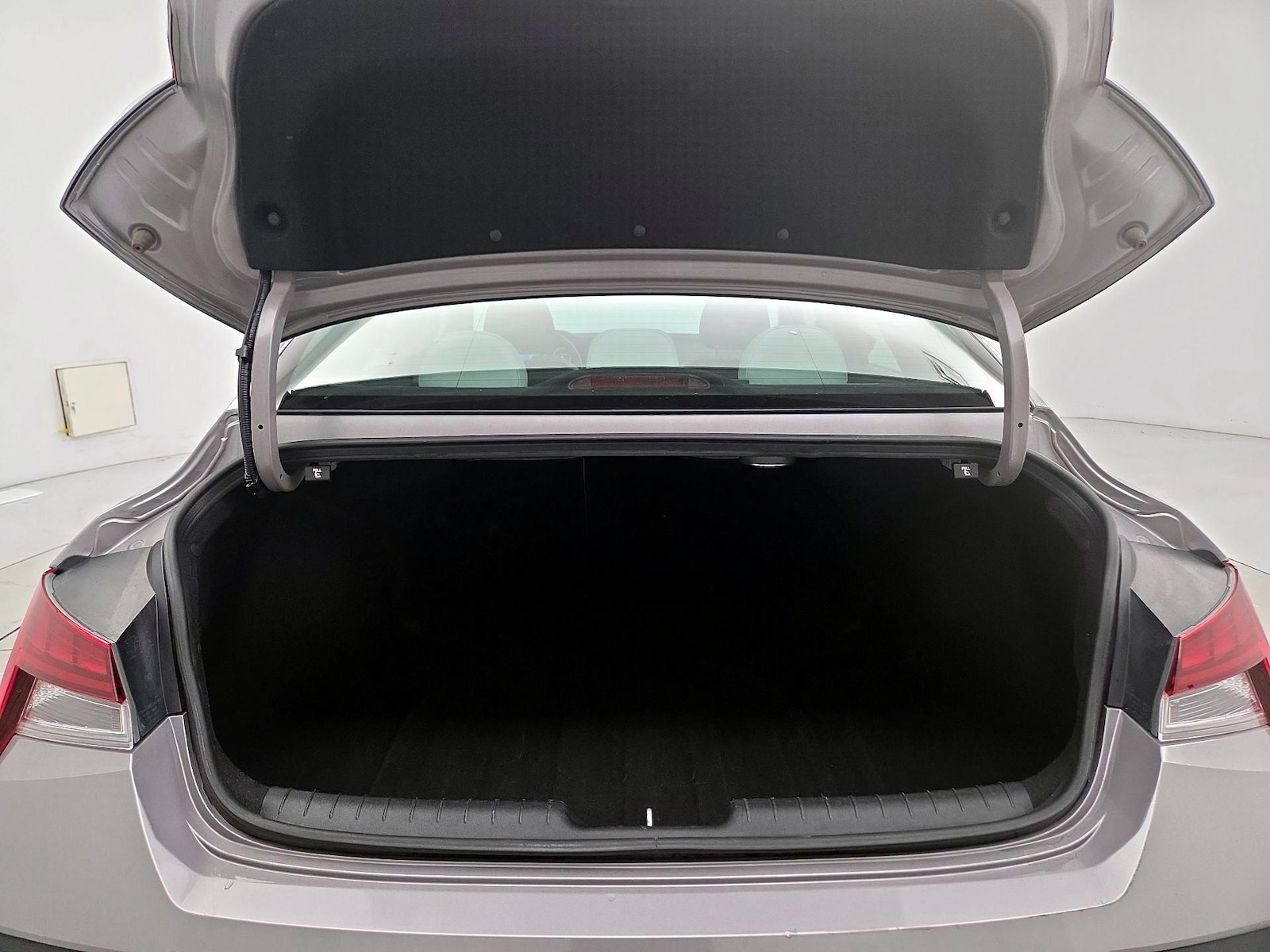 2025 Hyundai Elantra Limited - Photo 23