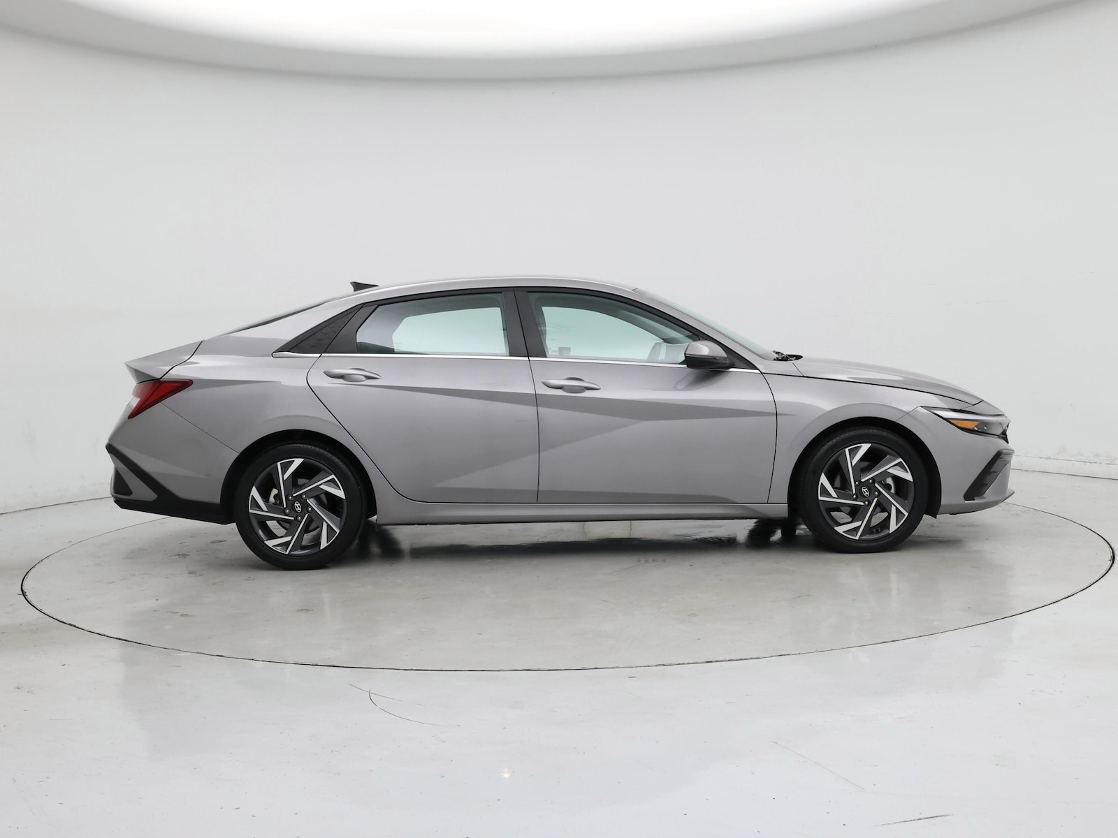 2025 Hyundai Elantra Limited - Photo 8