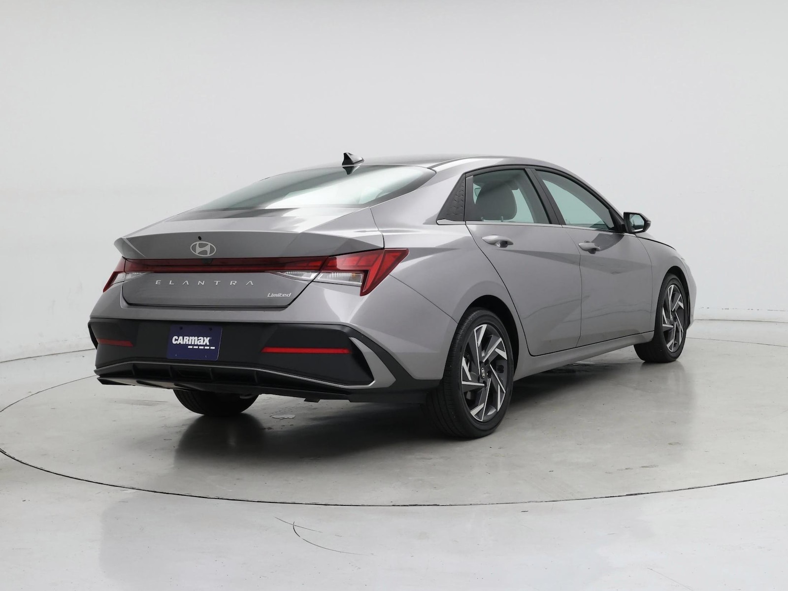 2025 Hyundai Elantra Limited - Photo 9