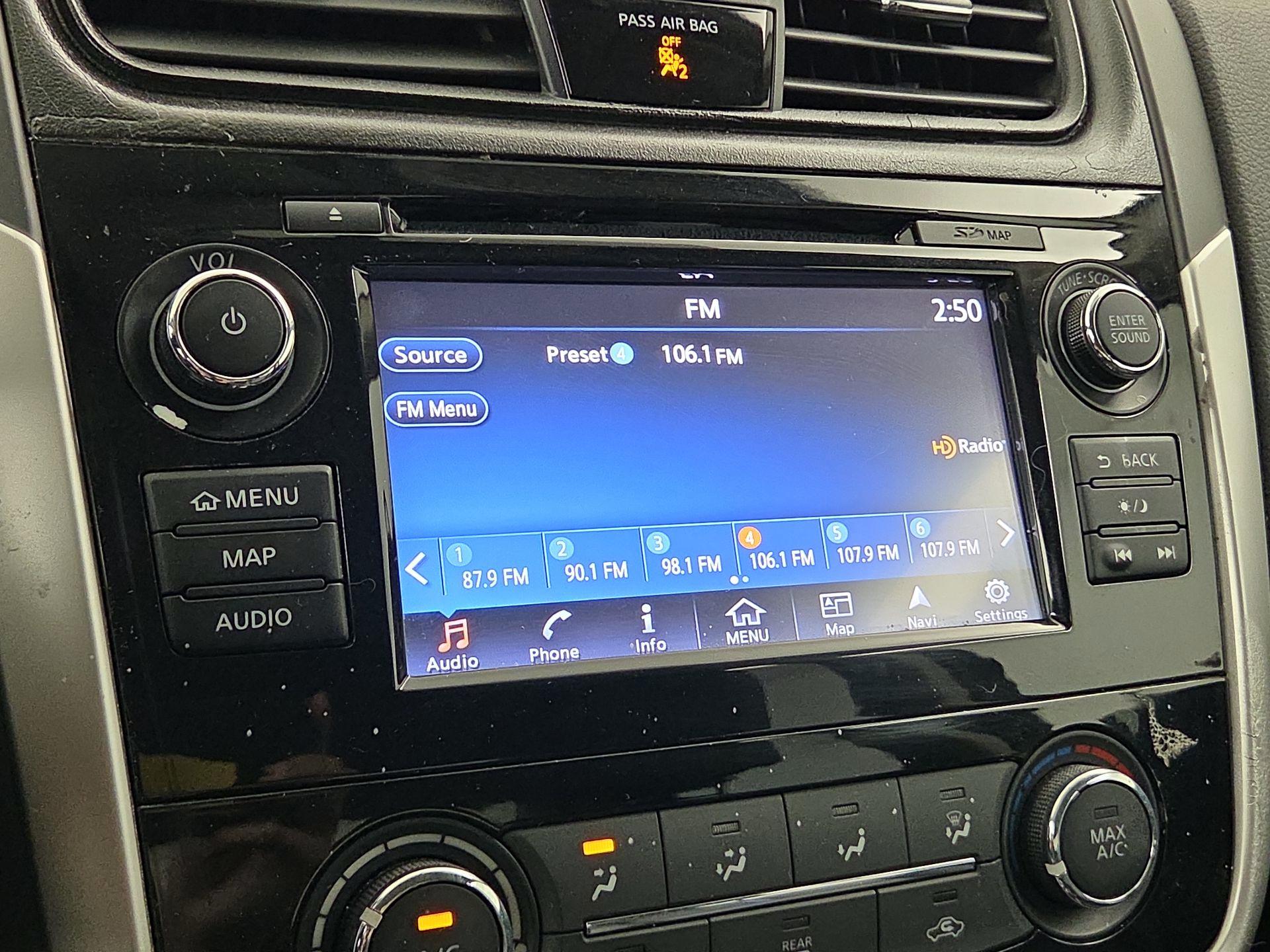 Thumbnail: 2018 Nissan Altima - 16