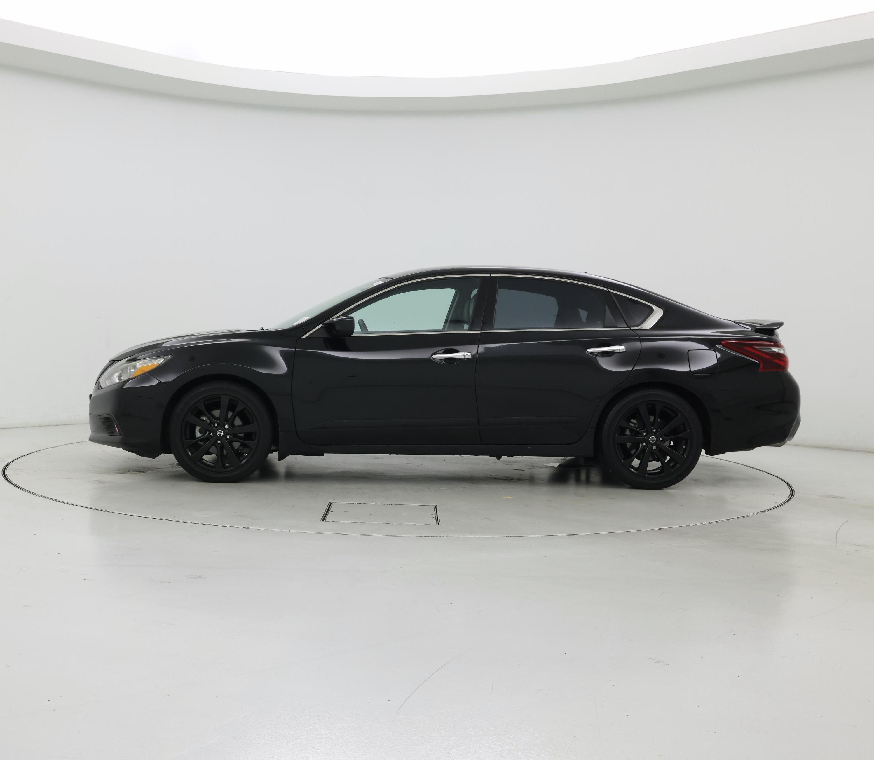 Thumbnail: 2018 Nissan Altima - 3