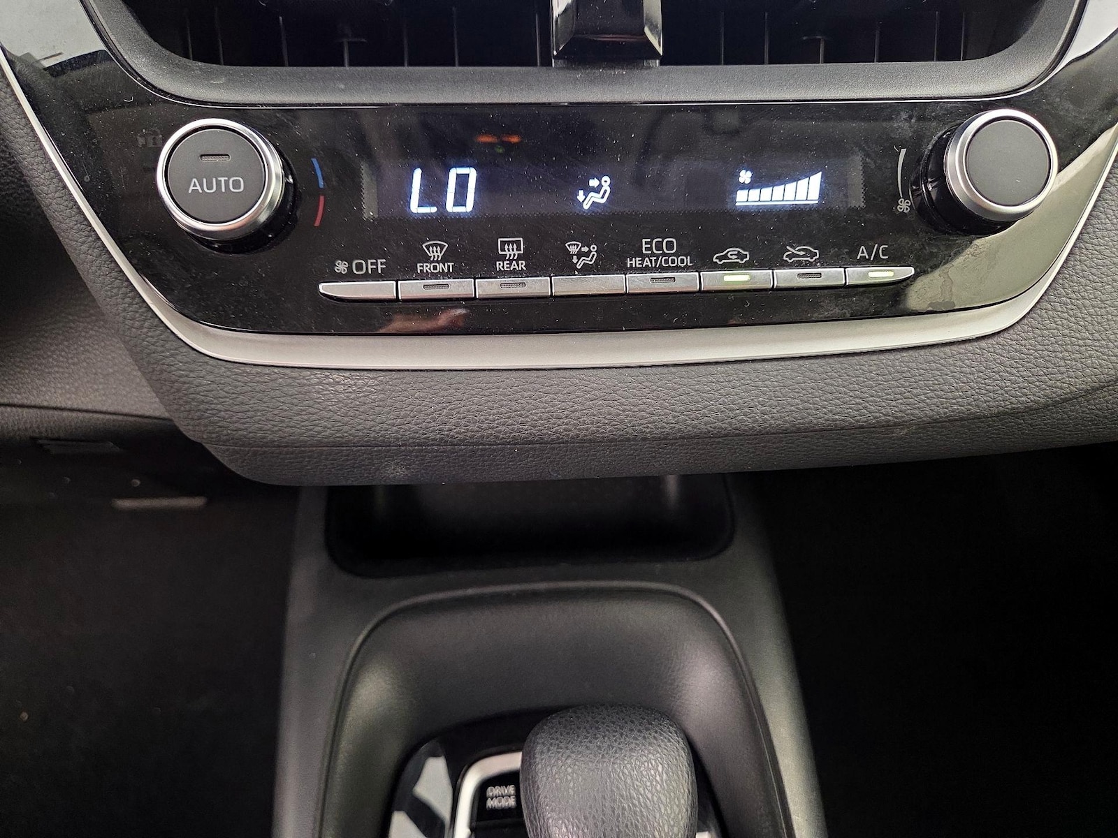 2024 Toyota Corolla LE - Photo 17