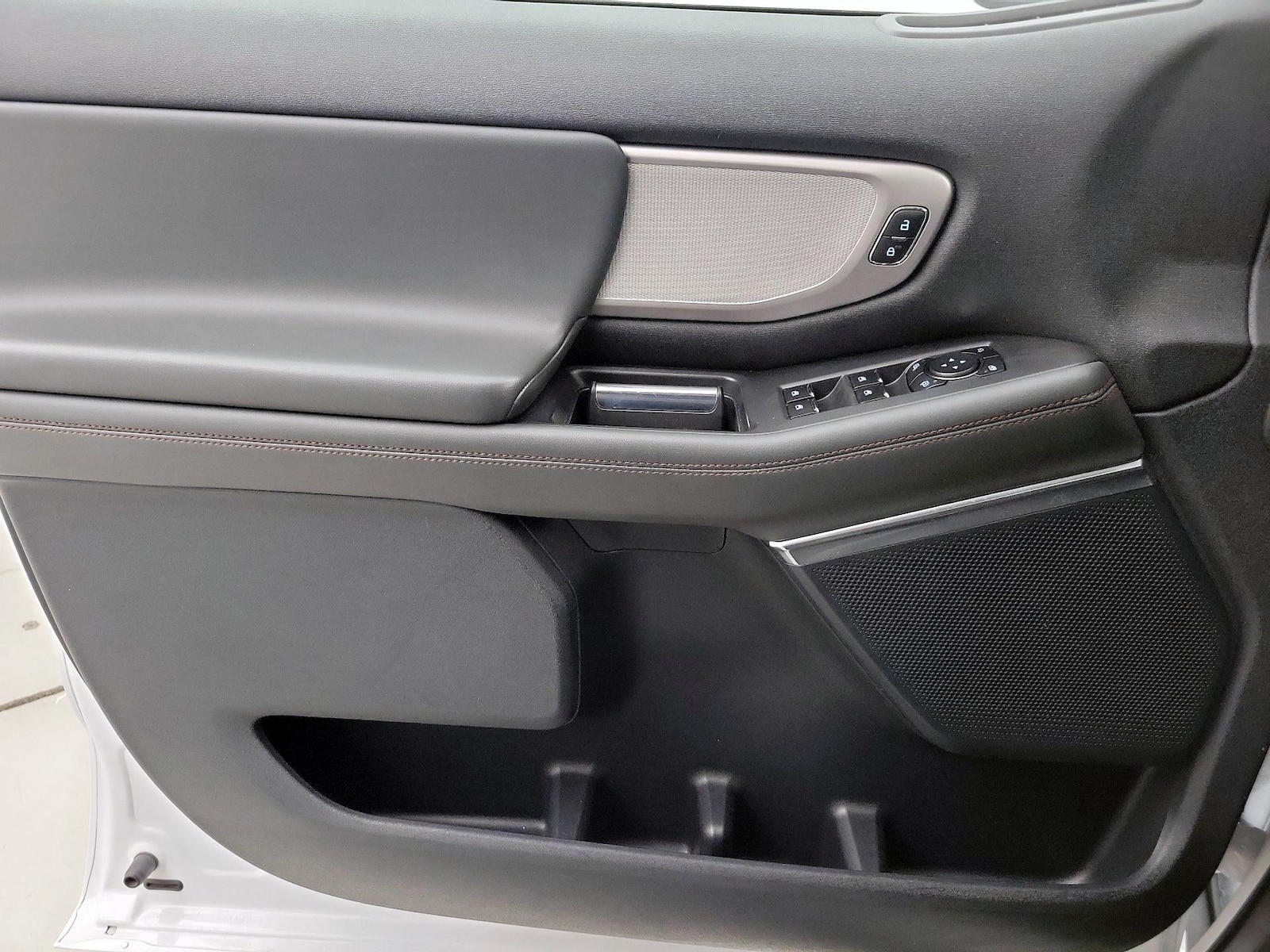 2025 Ford Expedition Active - Photo 13