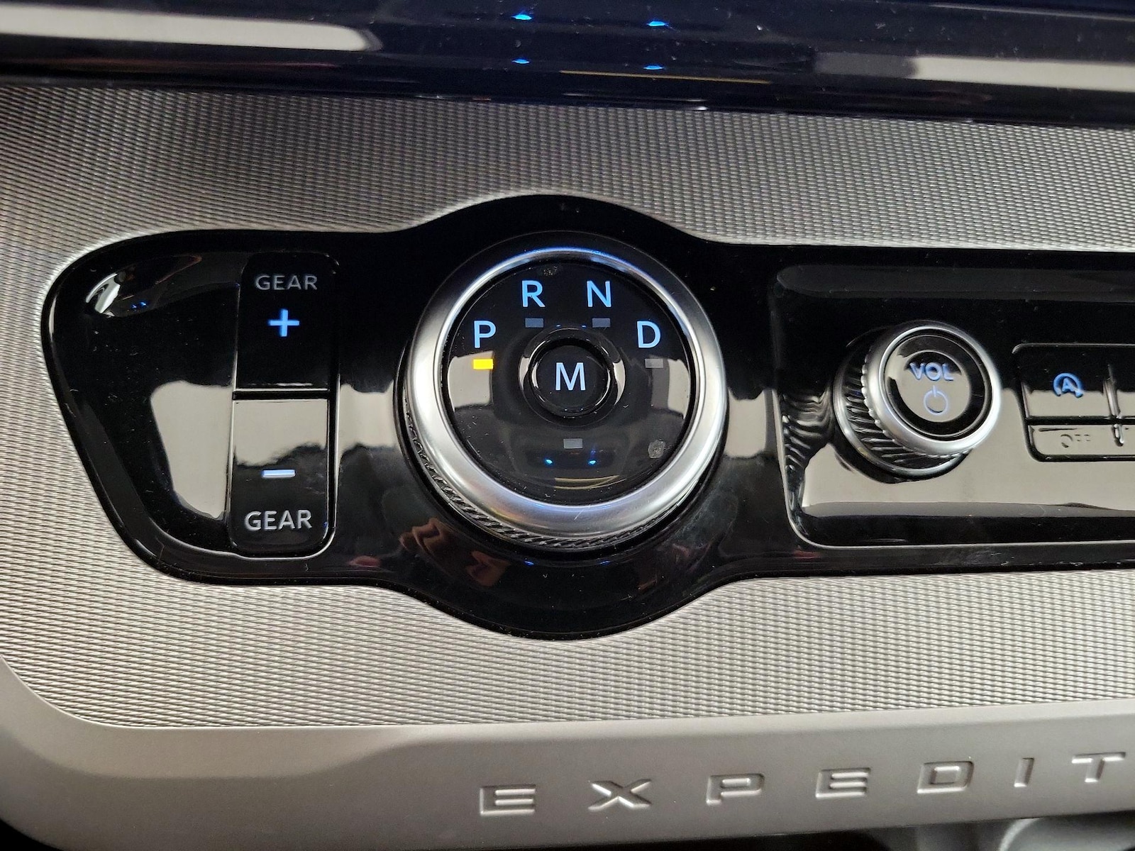 2025 Ford Expedition Active - Photo 18