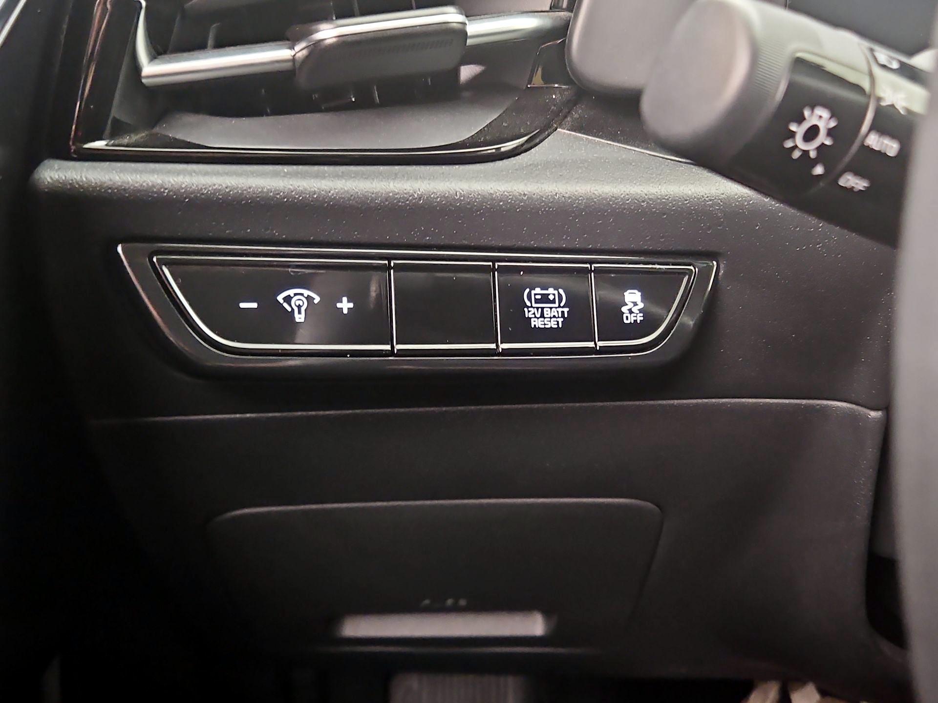 Thumbnail: 2025 Kia Niro - 13