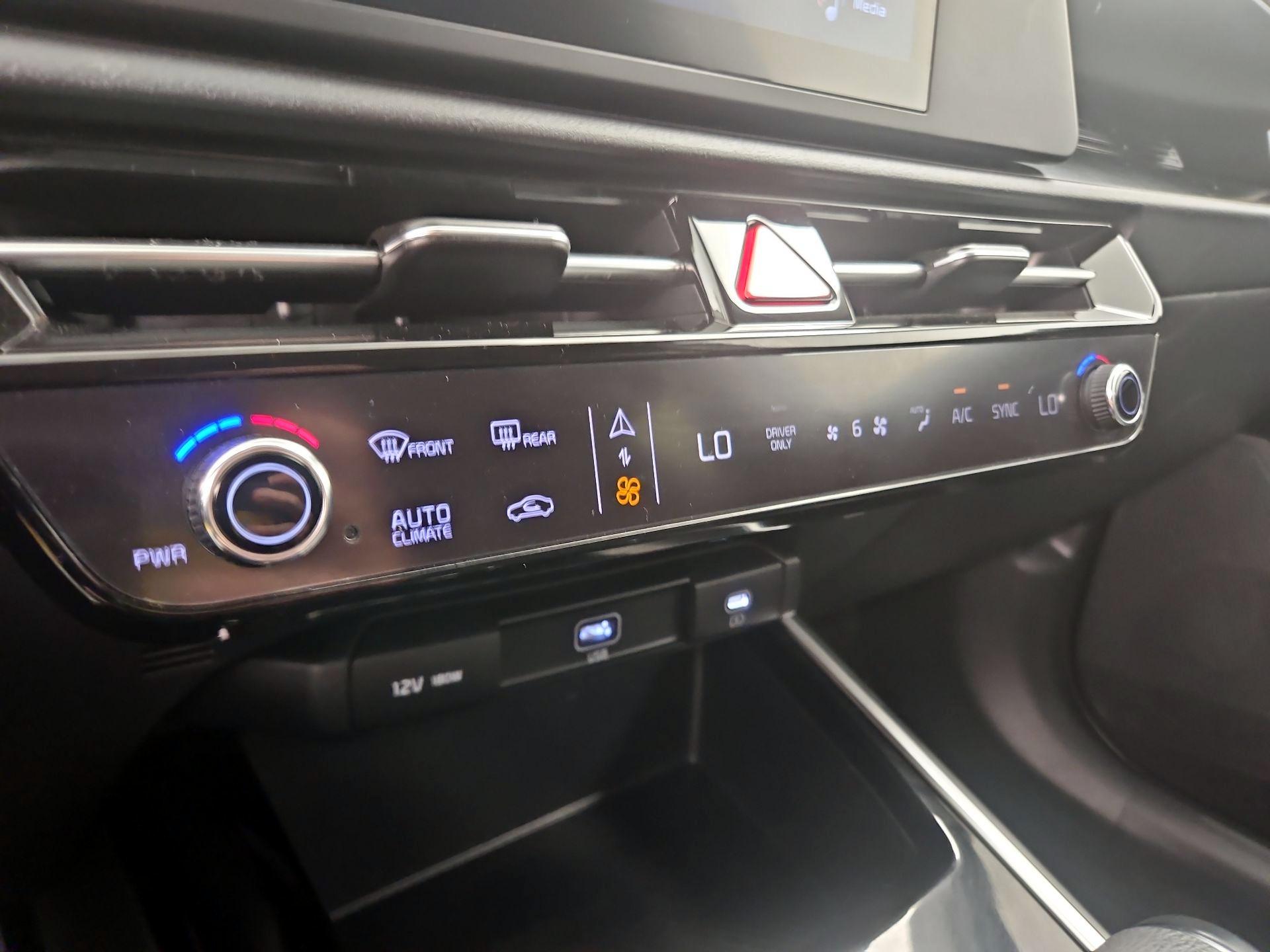 Thumbnail: 2025 Kia Niro - 17