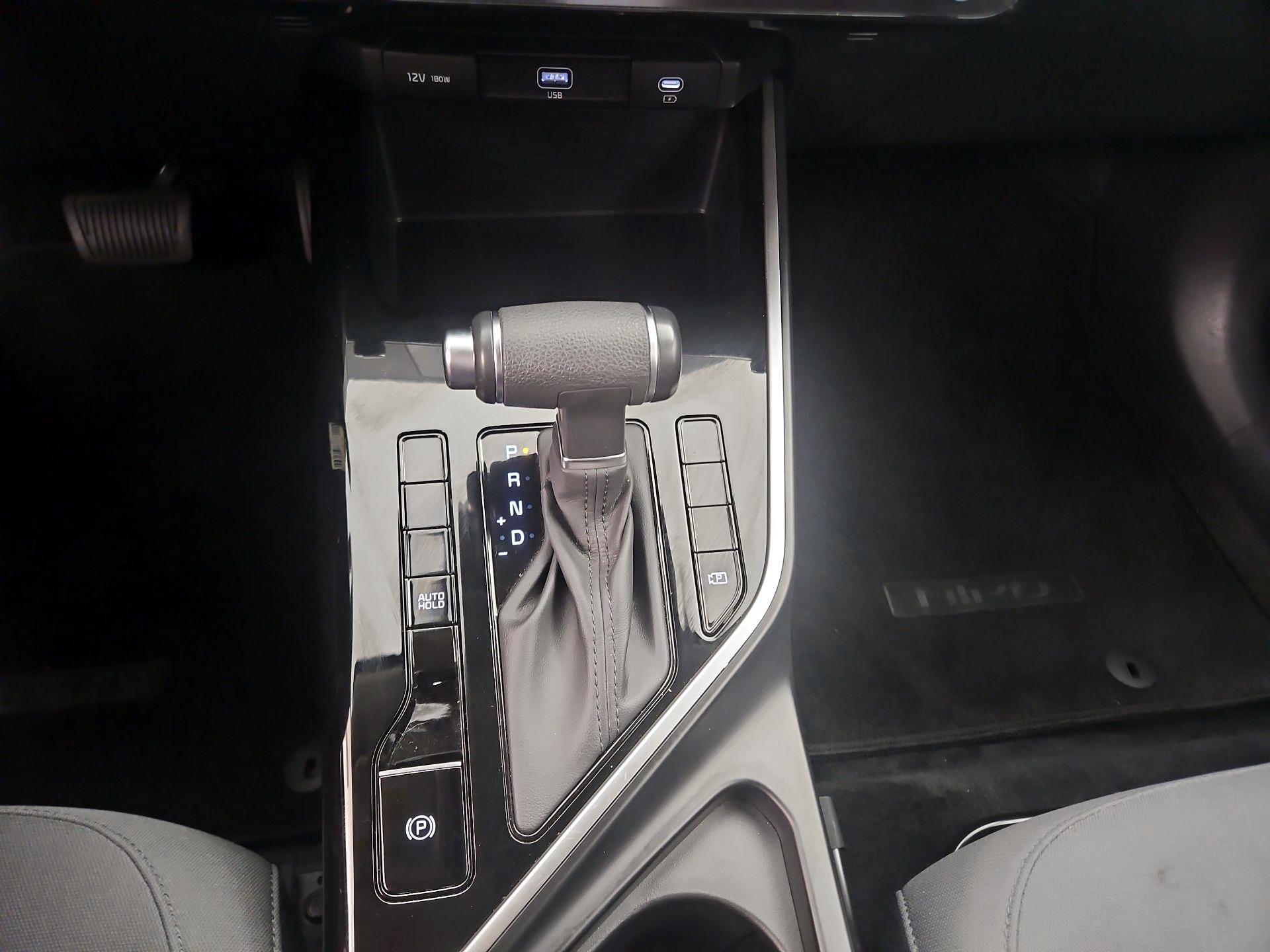 Thumbnail: 2025 Kia Niro - 18