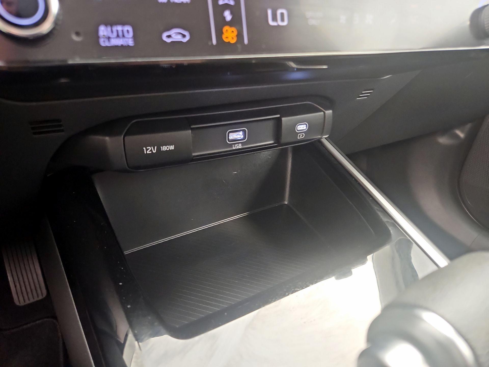 Thumbnail: 2025 Kia Niro - 19