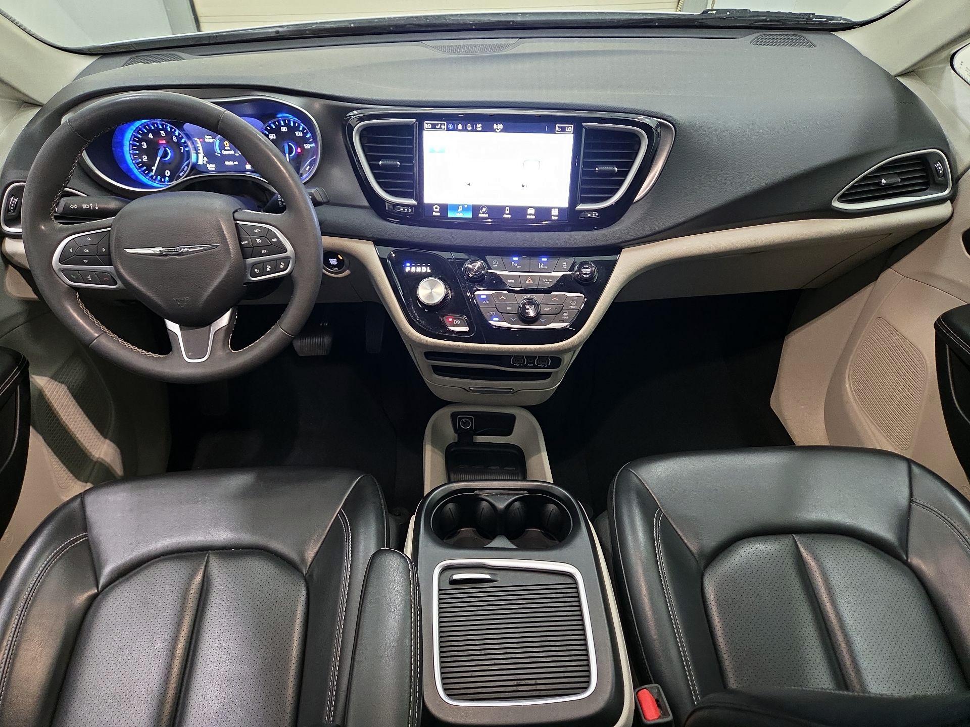 Thumbnail: 2023 Chrysler Pacifica - 9