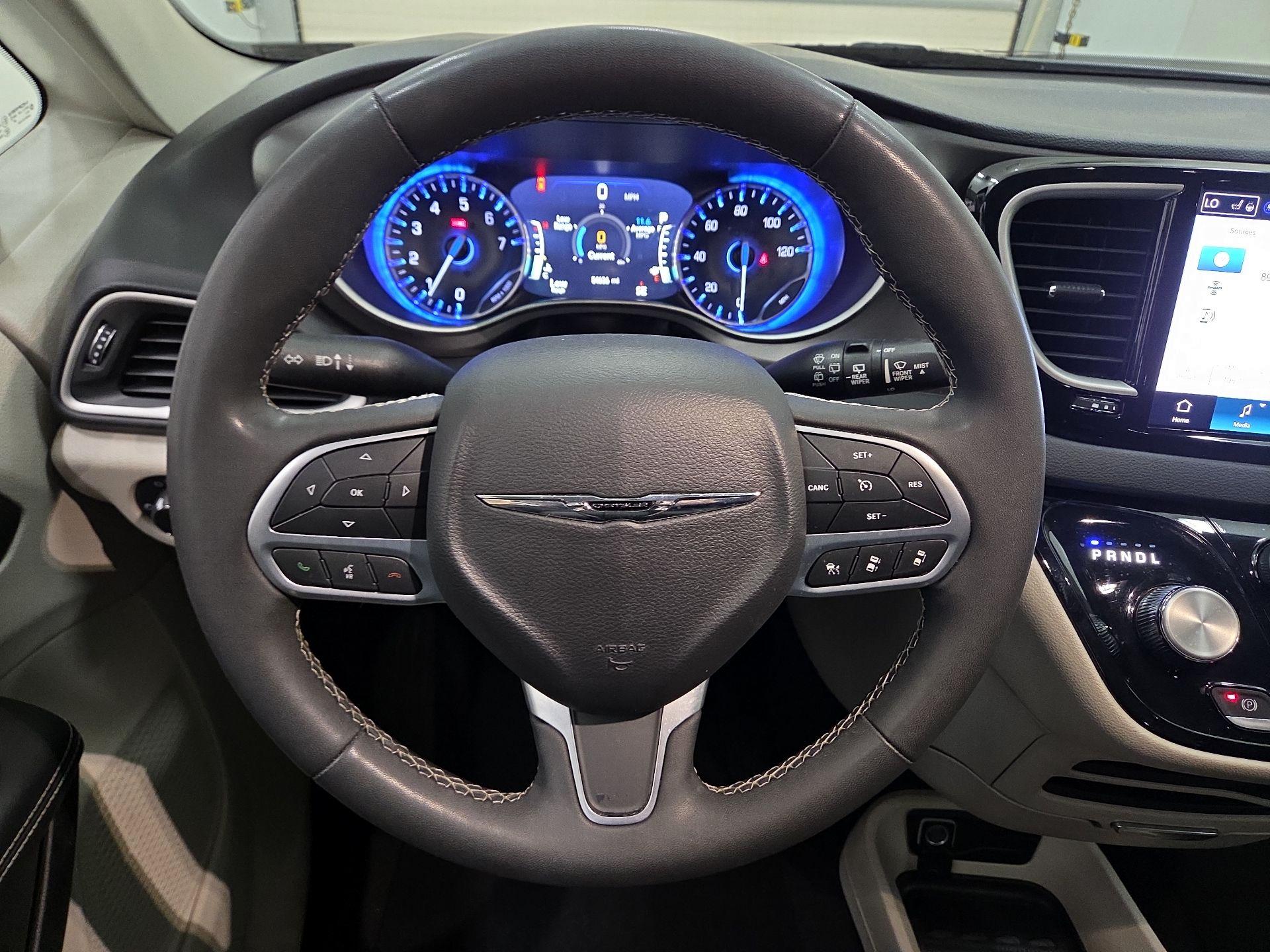 Thumbnail: 2023 Chrysler Pacifica - 10