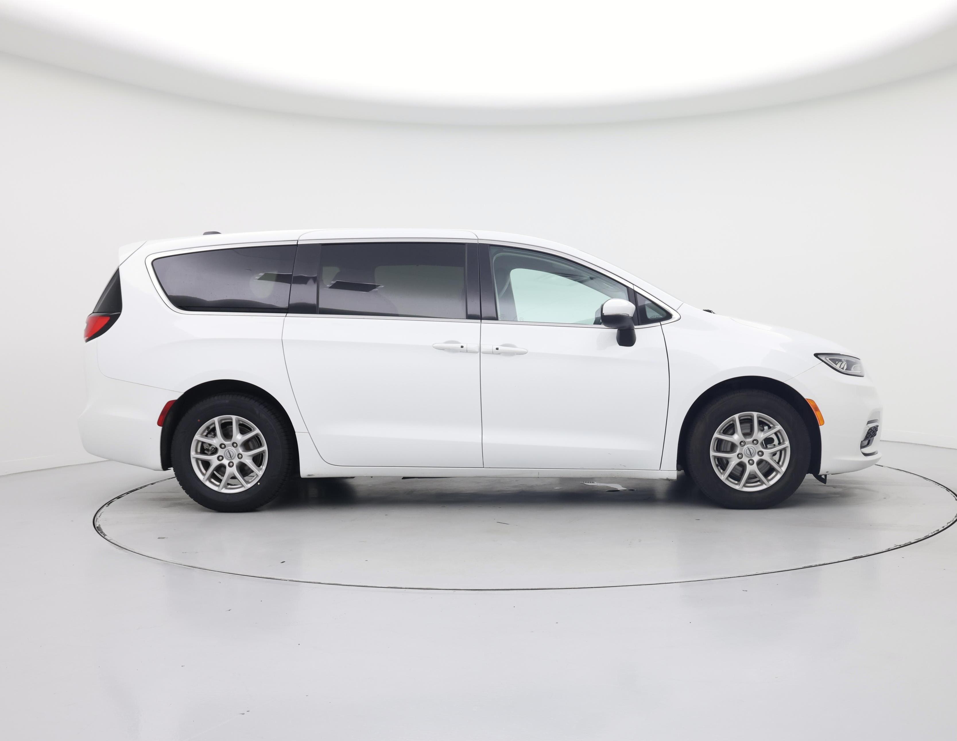 Thumbnail: 2023 Chrysler Pacifica - 7