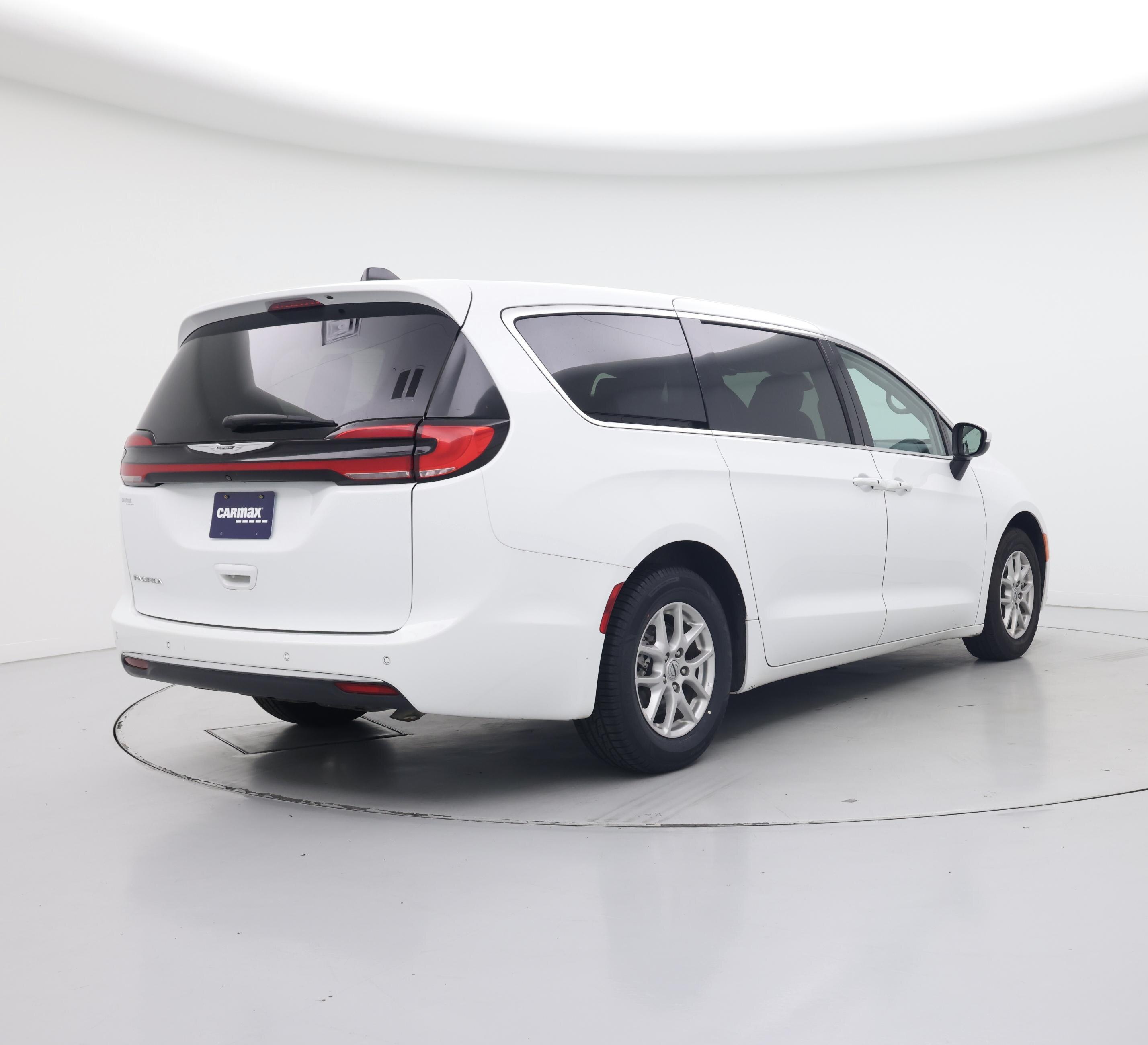 Thumbnail: 2023 Chrysler Pacifica - 8