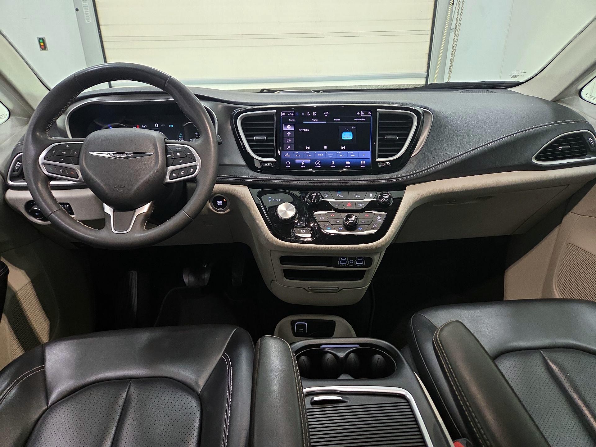 Thumbnail: 2023 Chrysler Pacifica - 9