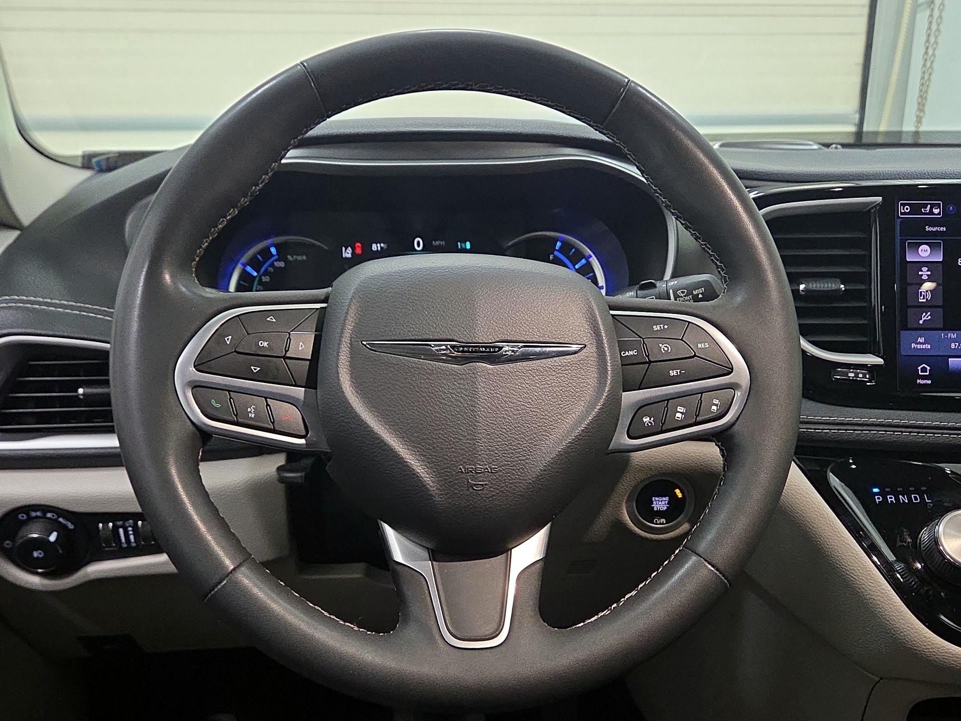 Thumbnail: 2023 Chrysler Pacifica - 10
