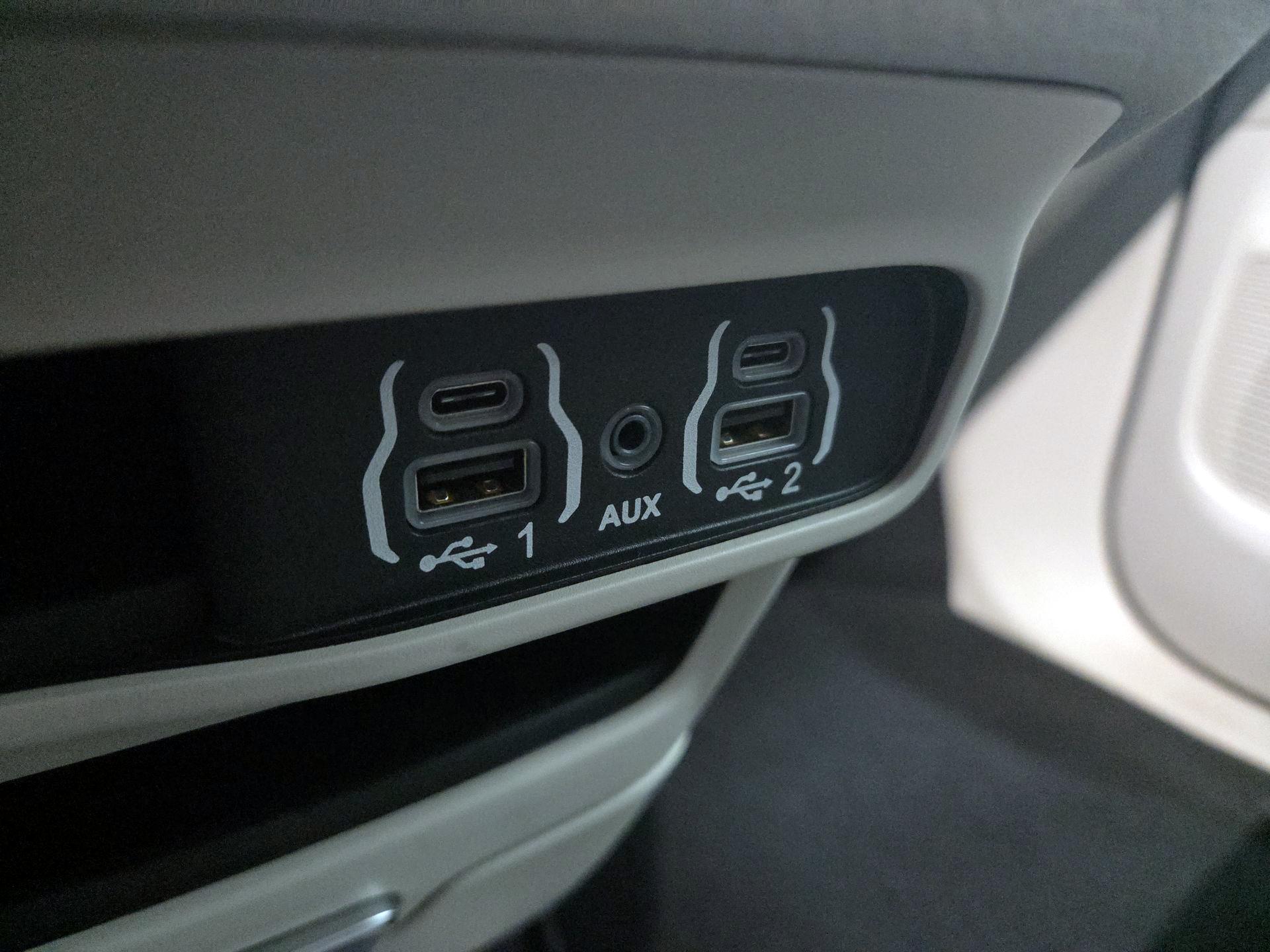 Thumbnail: 2023 Chrysler Pacifica - 18