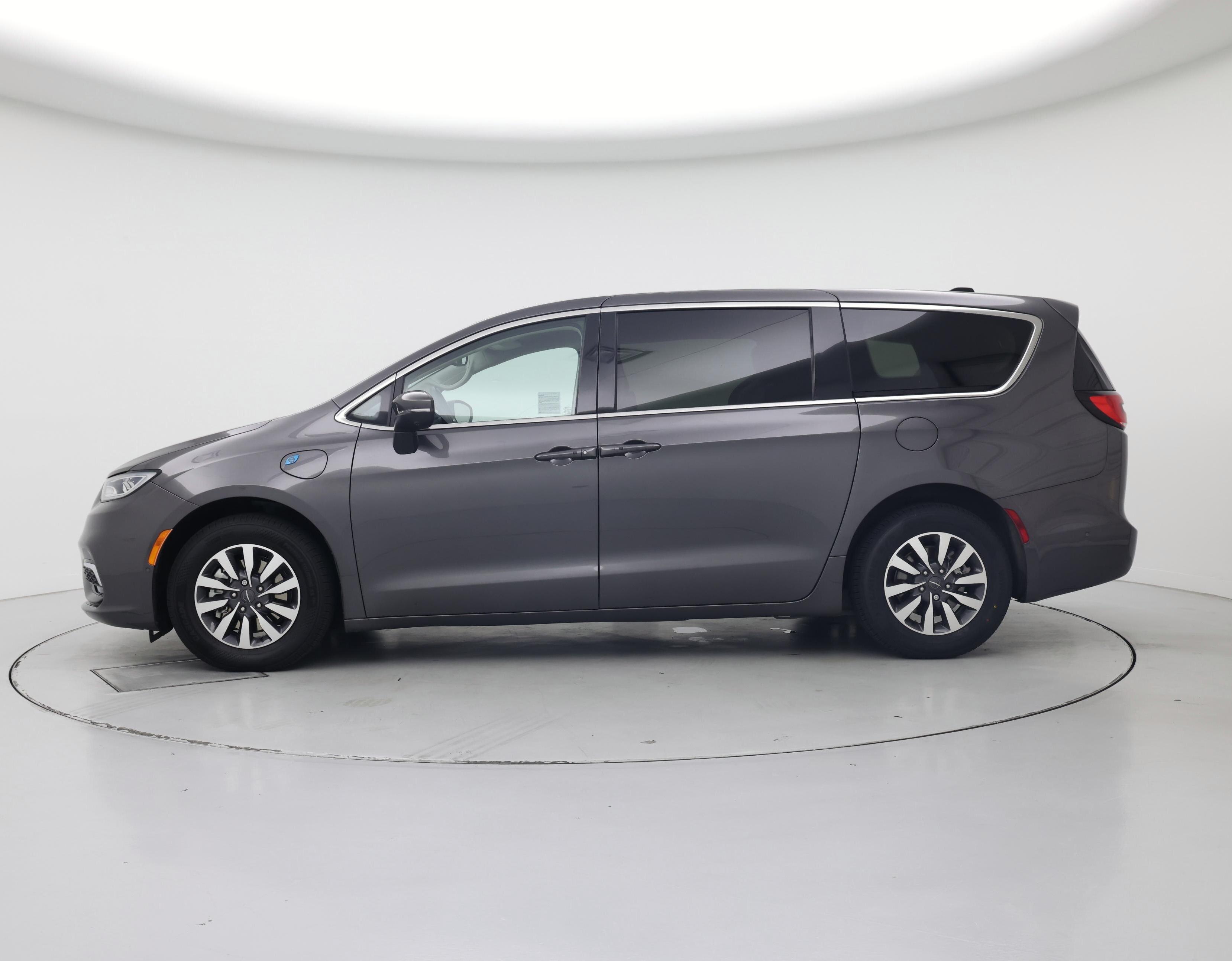 Thumbnail: 2023 Chrysler Pacifica - 3
