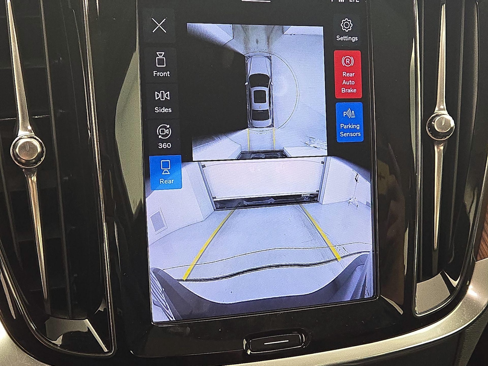2024 Volvo S60 Plus - Photo 16