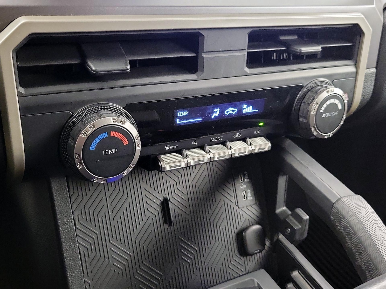 2024 Toyota Tacoma SR5 - Photo 17