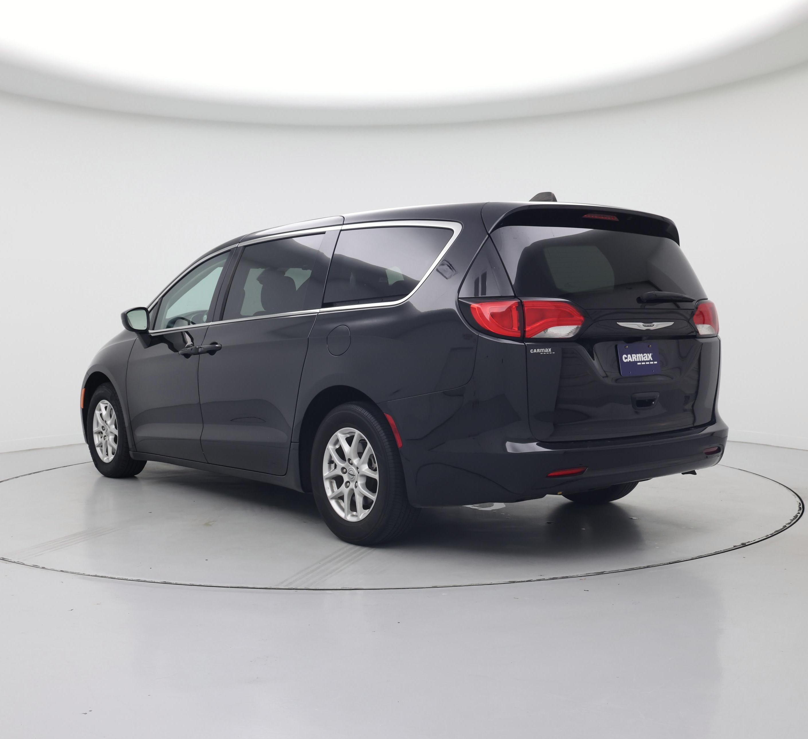 Thumbnail: 2023 Chrysler Voyager - 2