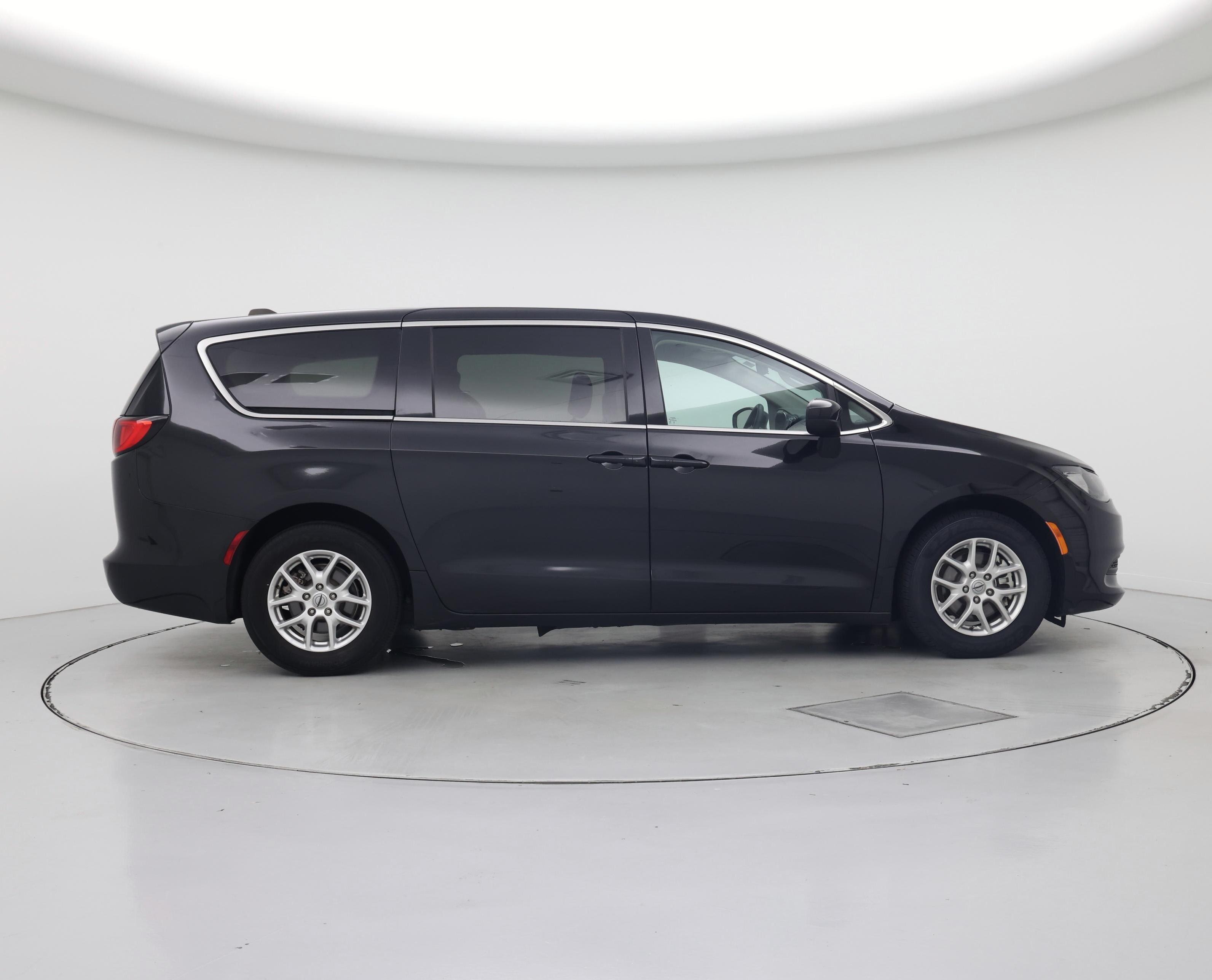 Thumbnail: 2023 Chrysler Voyager - 7