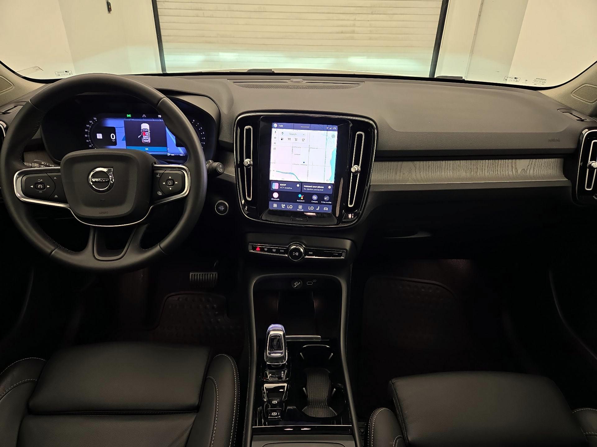 Thumbnail: 2023 Volvo XC40 - 9