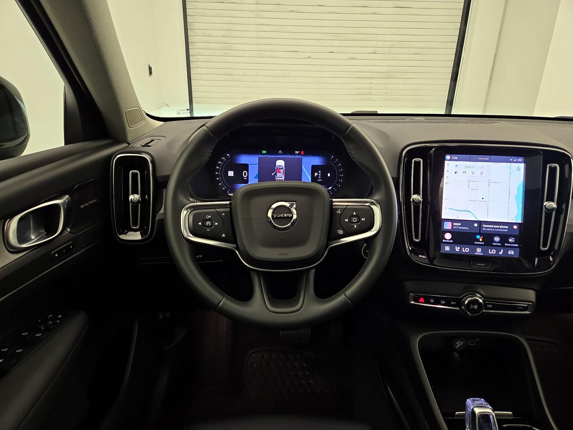 Thumbnail: 2023 Volvo XC40 - 10