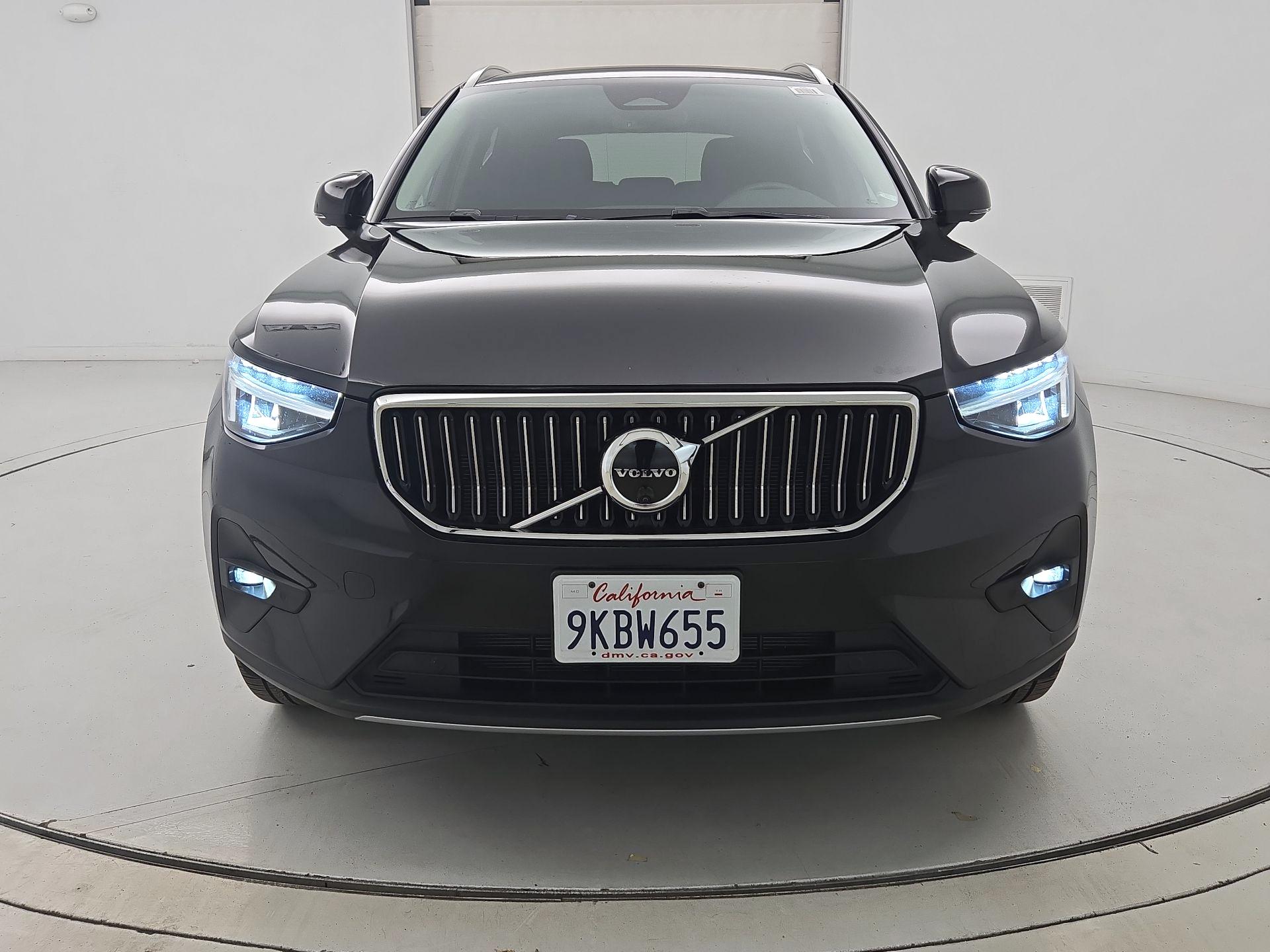 Thumbnail: 2023 Volvo XC40 - 2