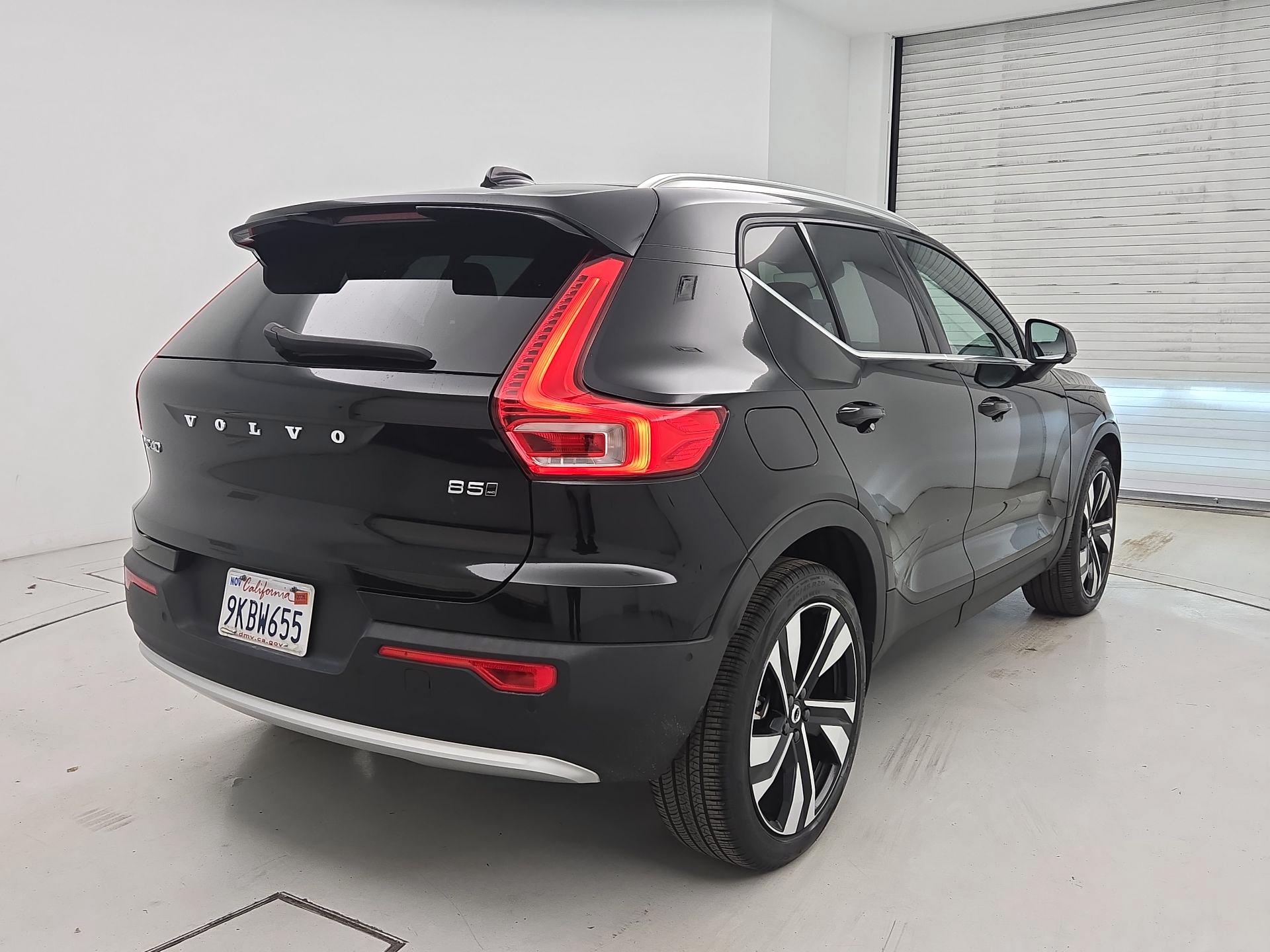 Thumbnail: 2023 Volvo XC40 - 5