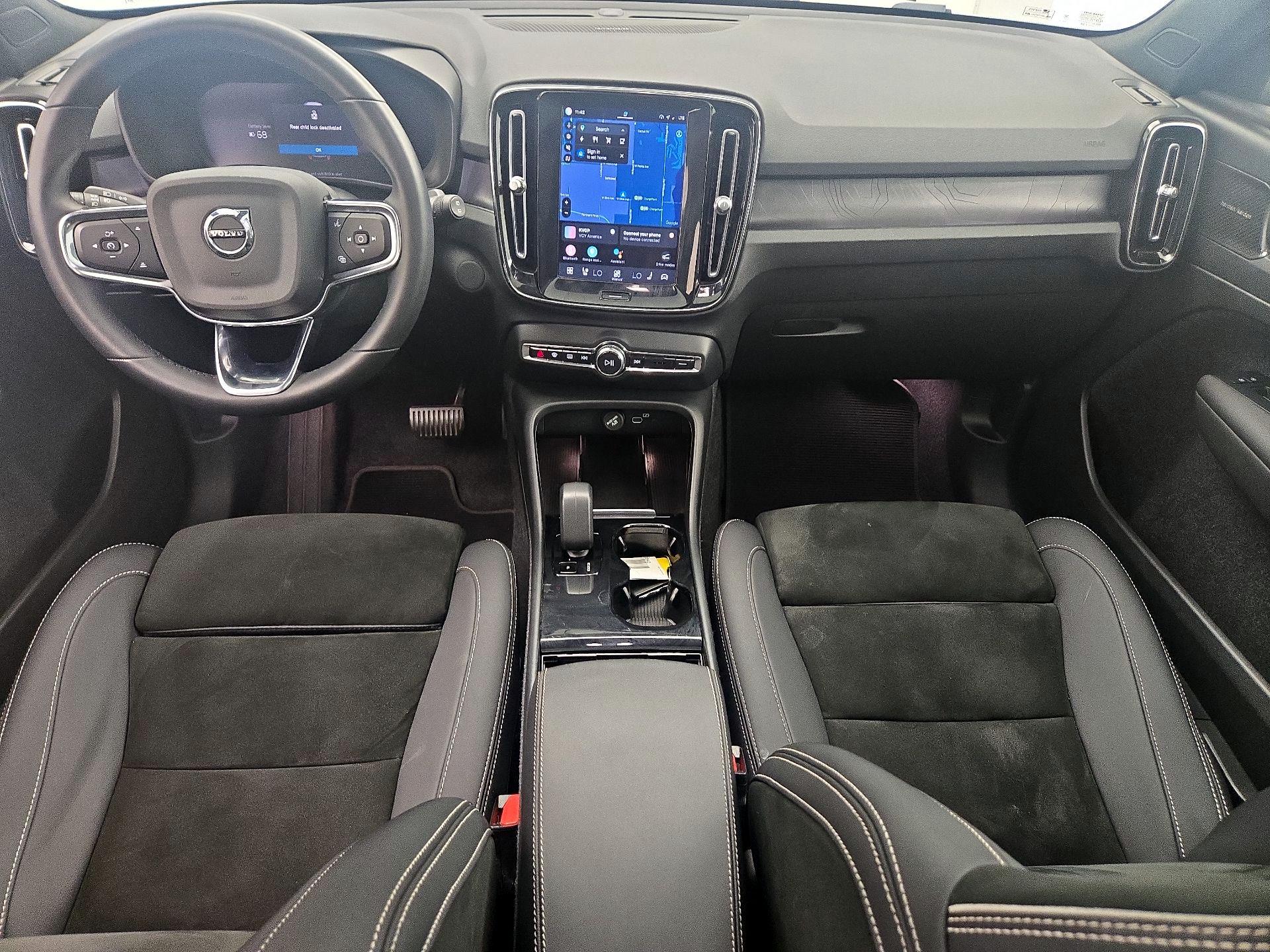 Thumbnail: 2023 Volvo XC40 - 9