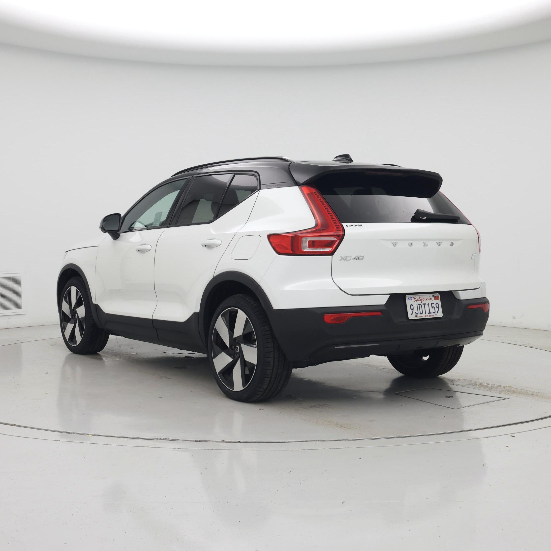 Thumbnail: 2023 Volvo XC40 - 2