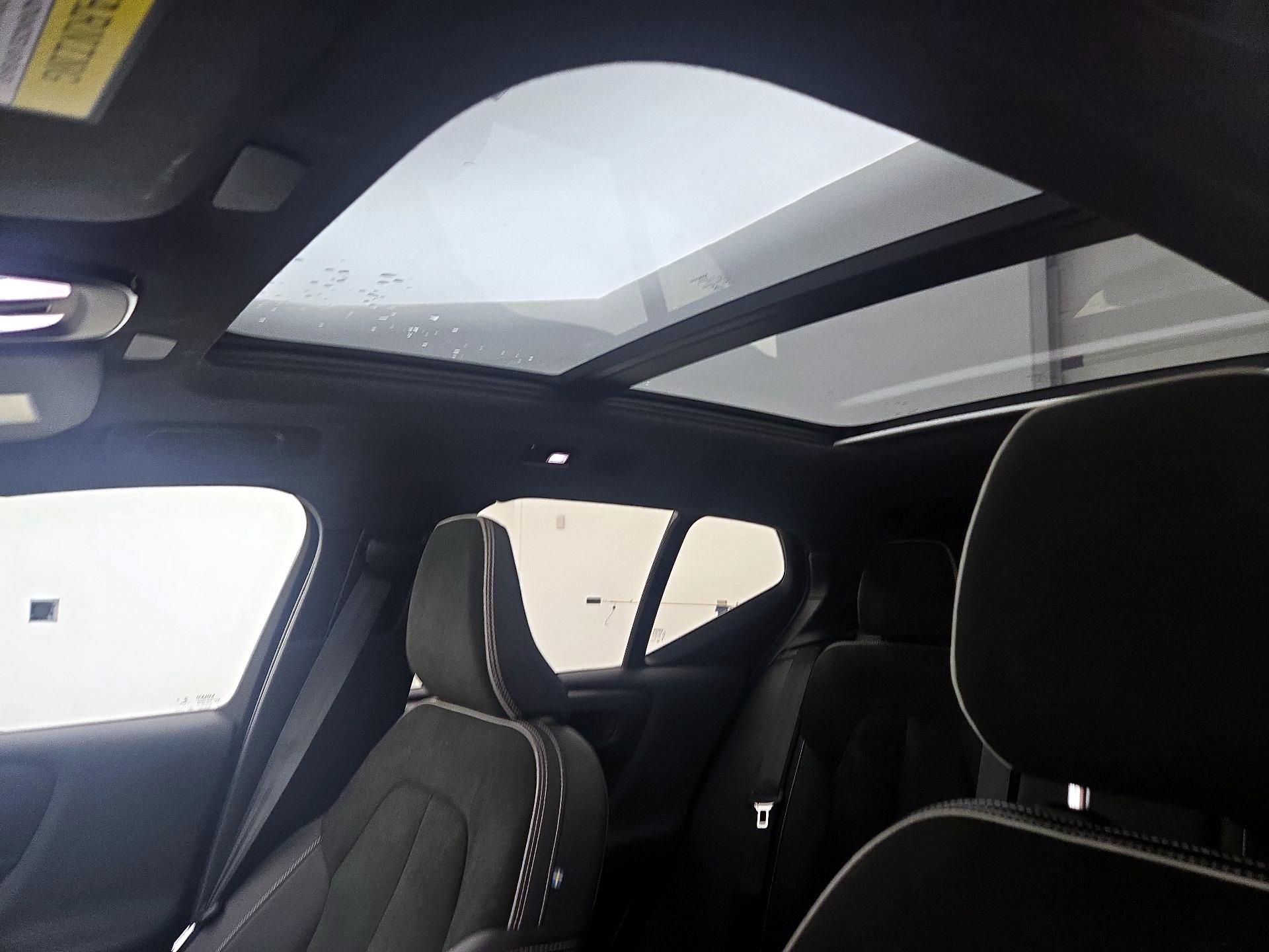 Thumbnail: 2023 Volvo XC40 - 19